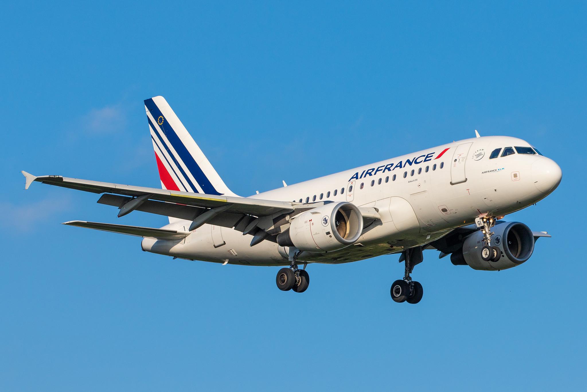 Hamburg Airport (HAM/EDDH): Air France (AF / AFR) |  Airbus A318-111 A318 | F-GUGI | MSN 2350