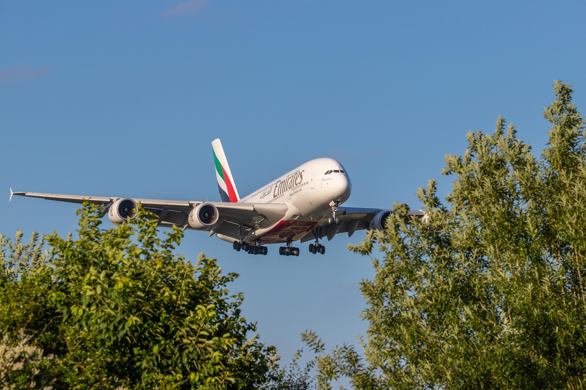 Hamburg Airport (HAM/EDDH): Emirates (EK / UAE) |  Airbus A380-842 A388 | A6-EVE | MSN 250