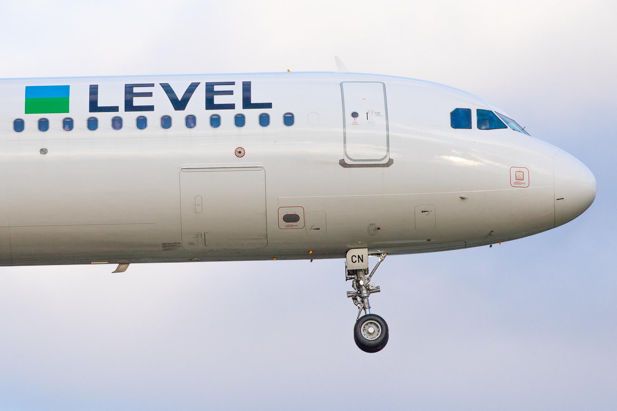 Hamburg Airport (HAM/EDDH): LEVEL (VK / FOO) |  Airbus A321-211 A321 | OE-LCN | MSN 6454
