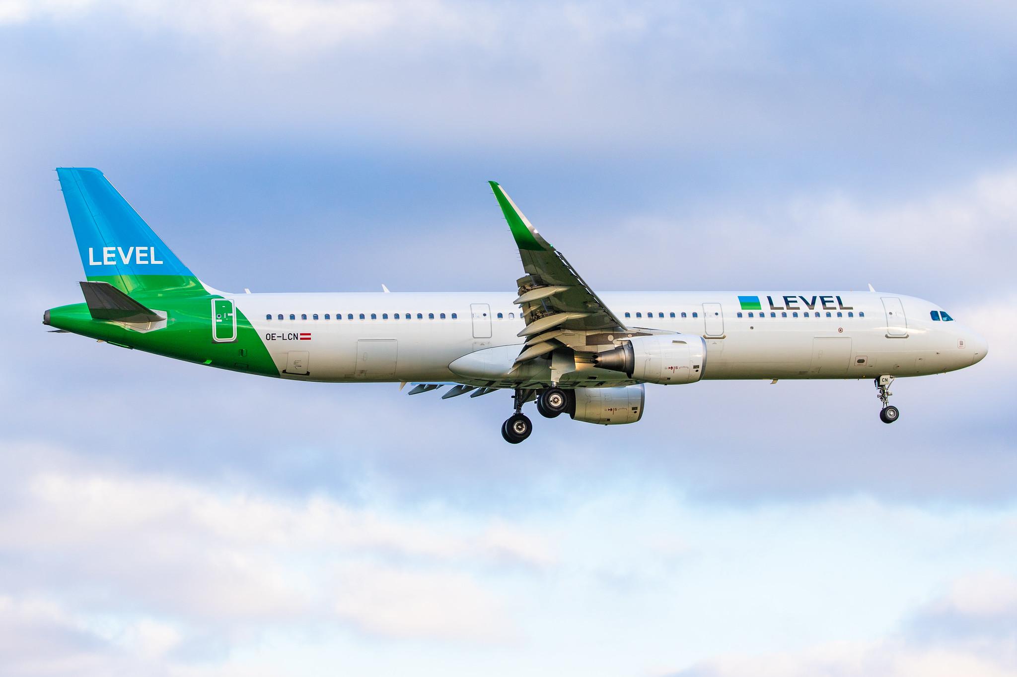 Hamburg Airport (HAM/EDDH): LEVEL (VK / FOO) |  Airbus A321-211 A321 | OE-LCN | MSN 6454