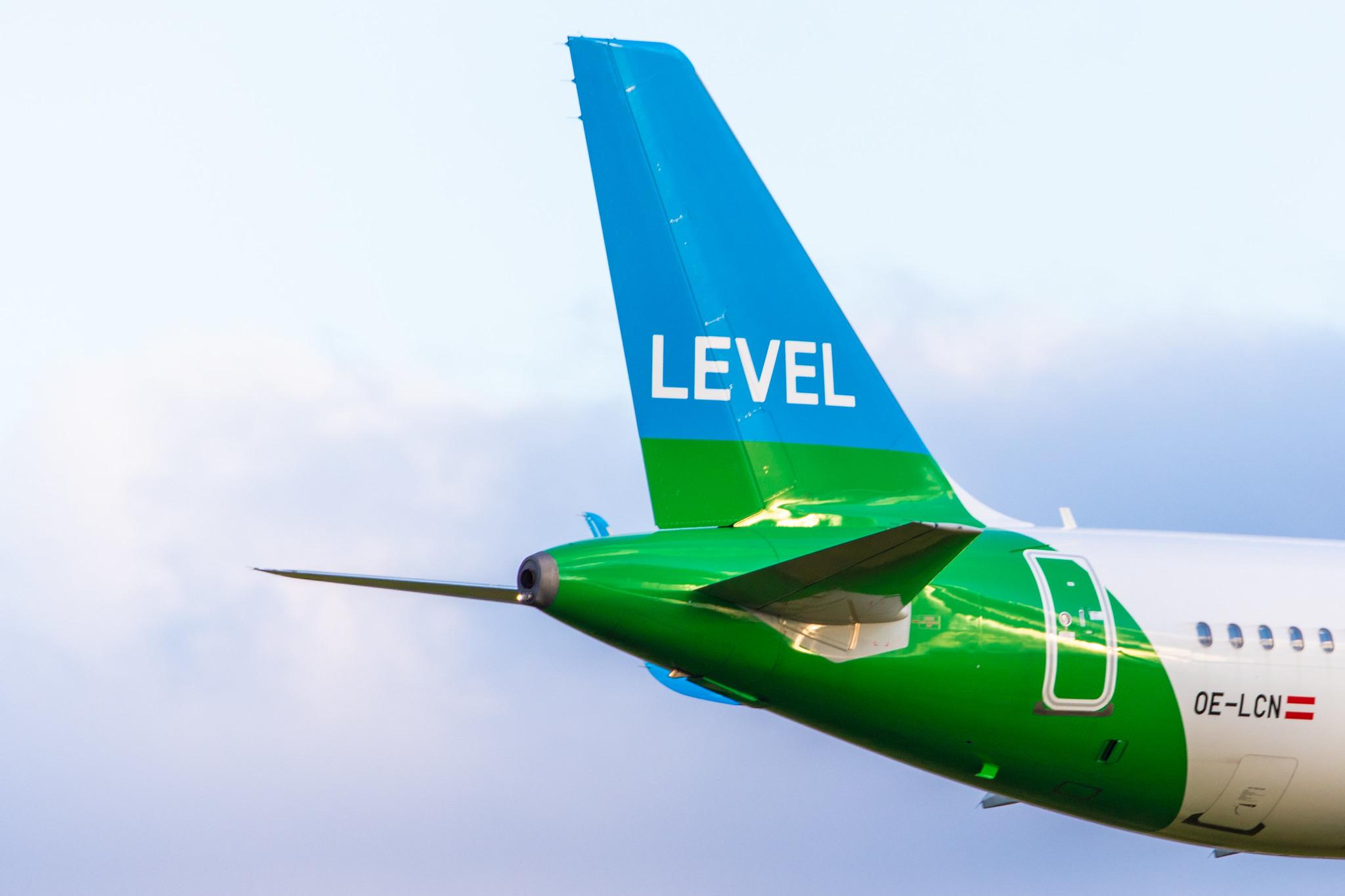 Hamburg Airport (HAM/EDDH): LEVEL (VK / FOO) |  Airbus A321-211 A321 | OE-LCN | MSN 6454