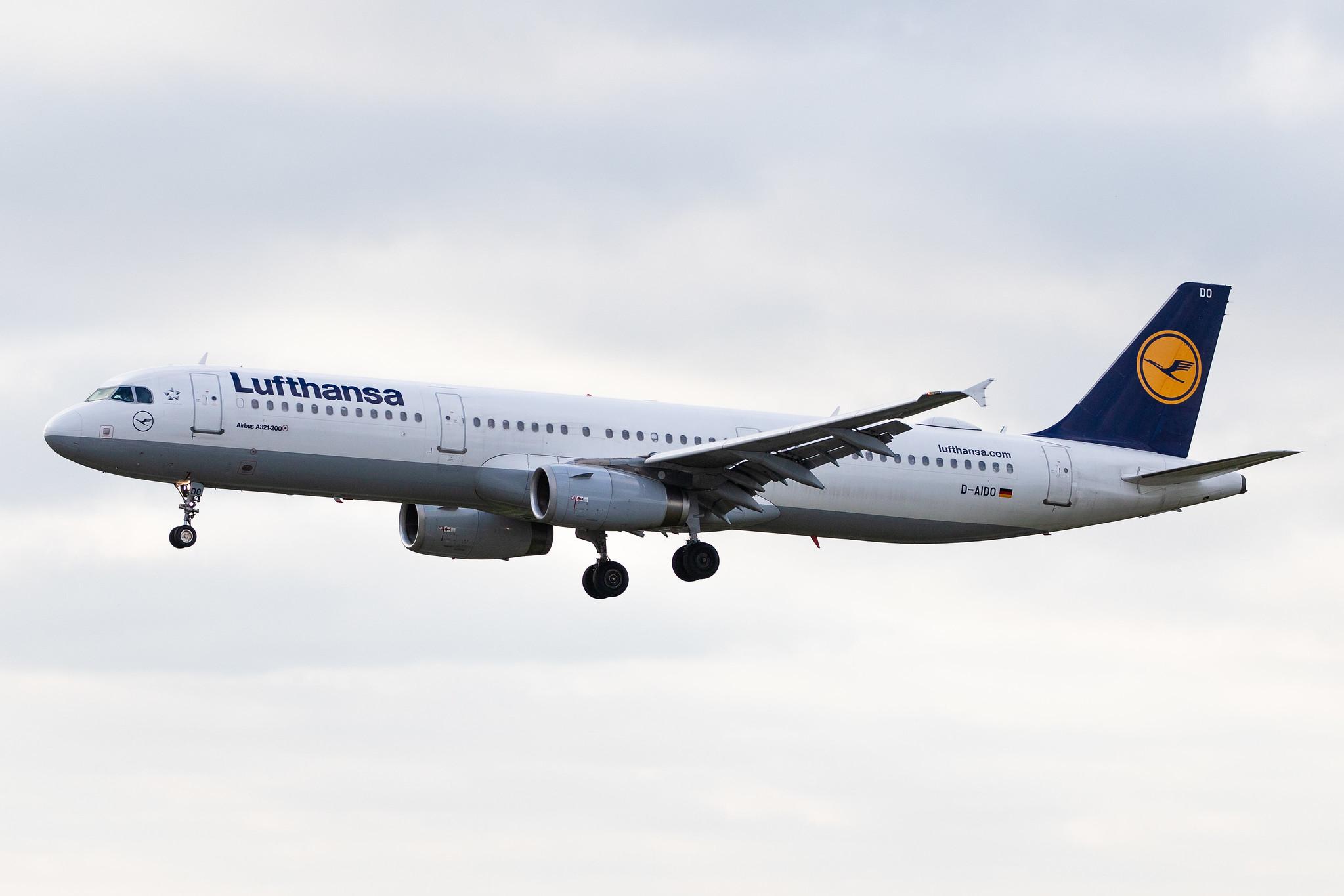 Hamburg Airport (HAM/EDDH): Lufthansa (LH / DLH) |  Airbus A321-231 A321 | D-AIDO | MSN 4994
