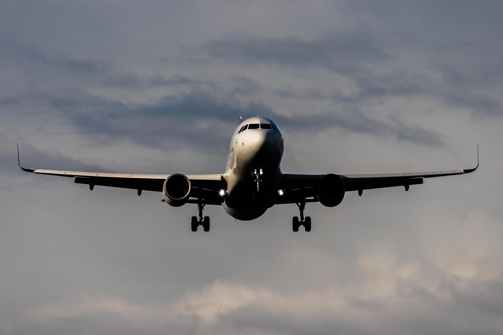 Hamburg Airport (HAM/EDDH): Lufthansa (LH / DLH) |  Airbus A320-214 A320 | D-AIWC | MSN 8667