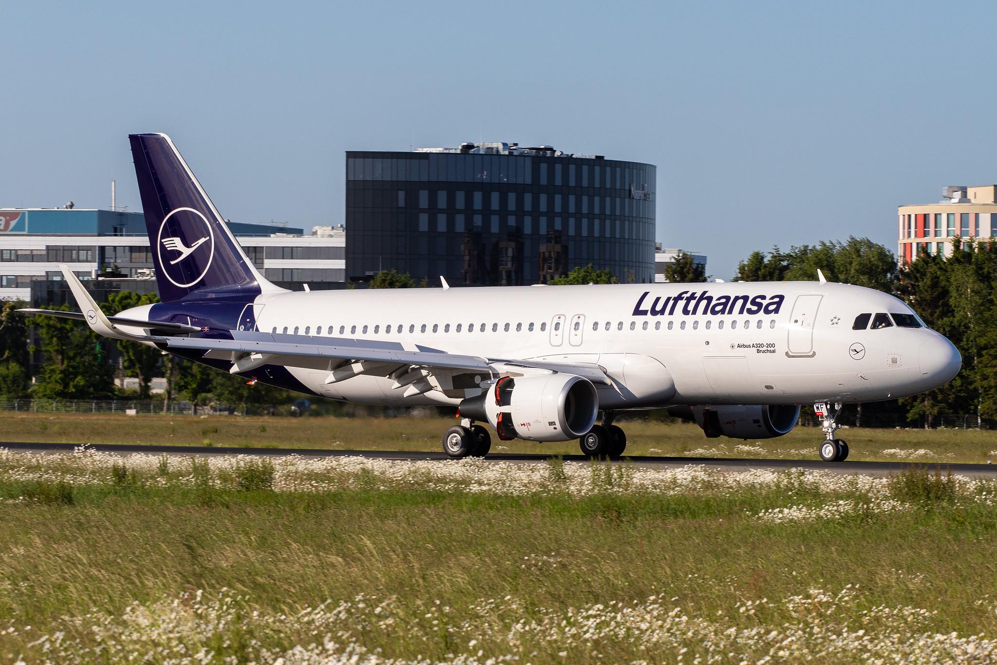 Hamburg Airport: Lufthansa (LH / DLH) |  Airbus A320-214 A320 | D-AIWF | MSN 8853