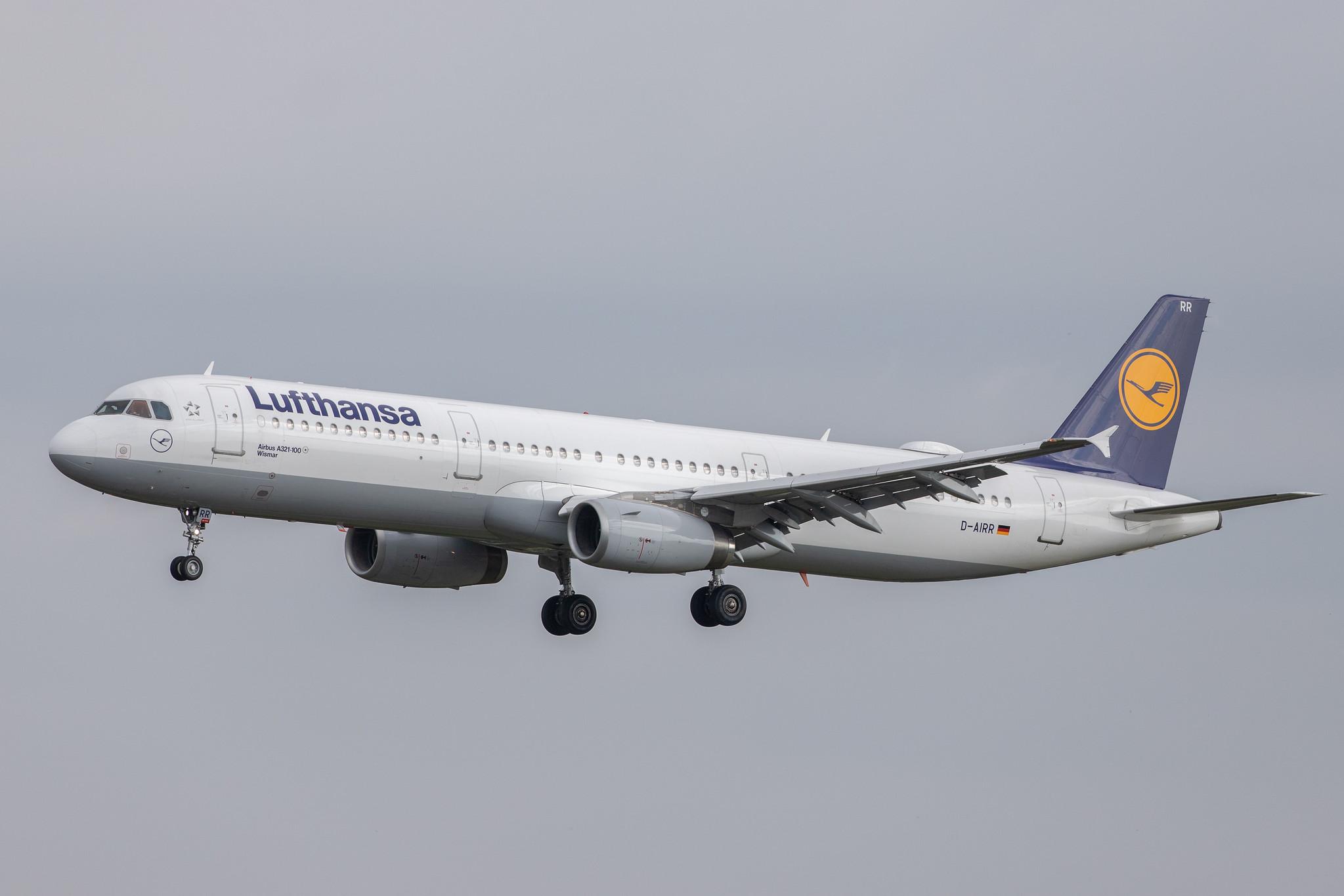 Hamburg Airport: Lufthansa (LH / DLH) |  Airbus A321-131 A321 | D-AIRR | MSN 0567