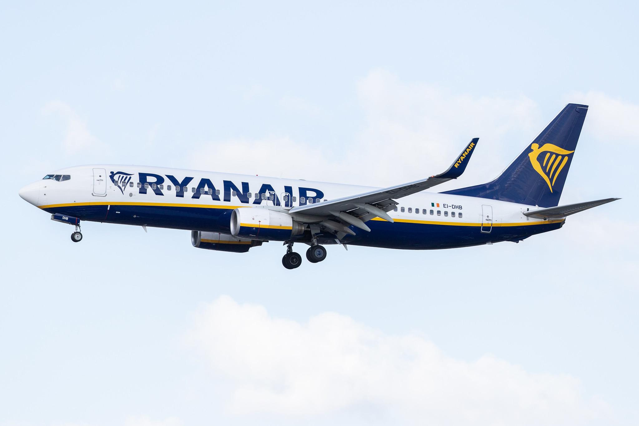 Hamburg Airport: Ryanair (FR / RYR) |  Boeing 737-8AS B738 | EI-DHB | MSN 33572