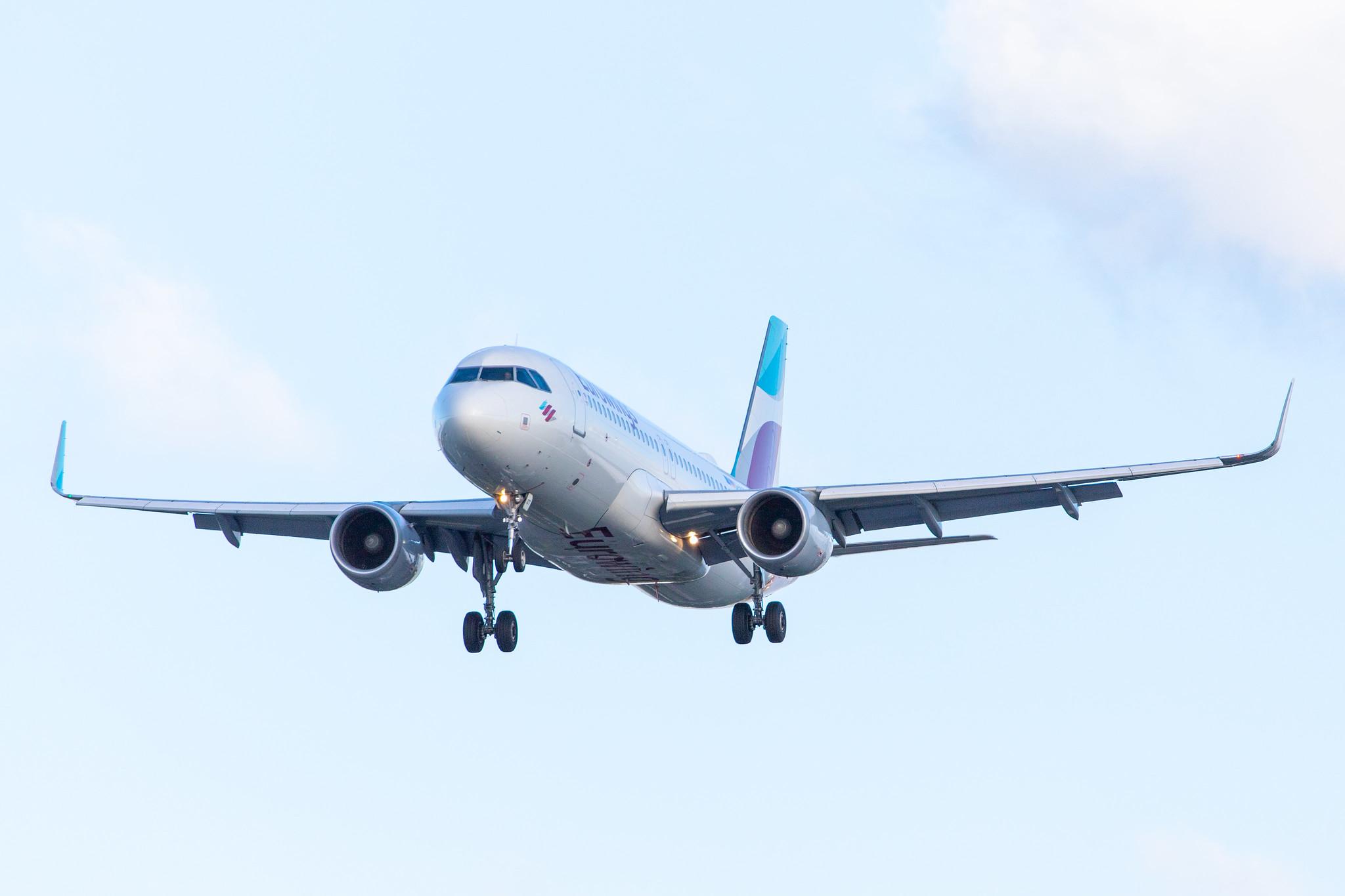 Hamburg Airport: Eurowings (EW / EWG) |  Airbus A320-214 A320 | D-AIZT | MSN 5601