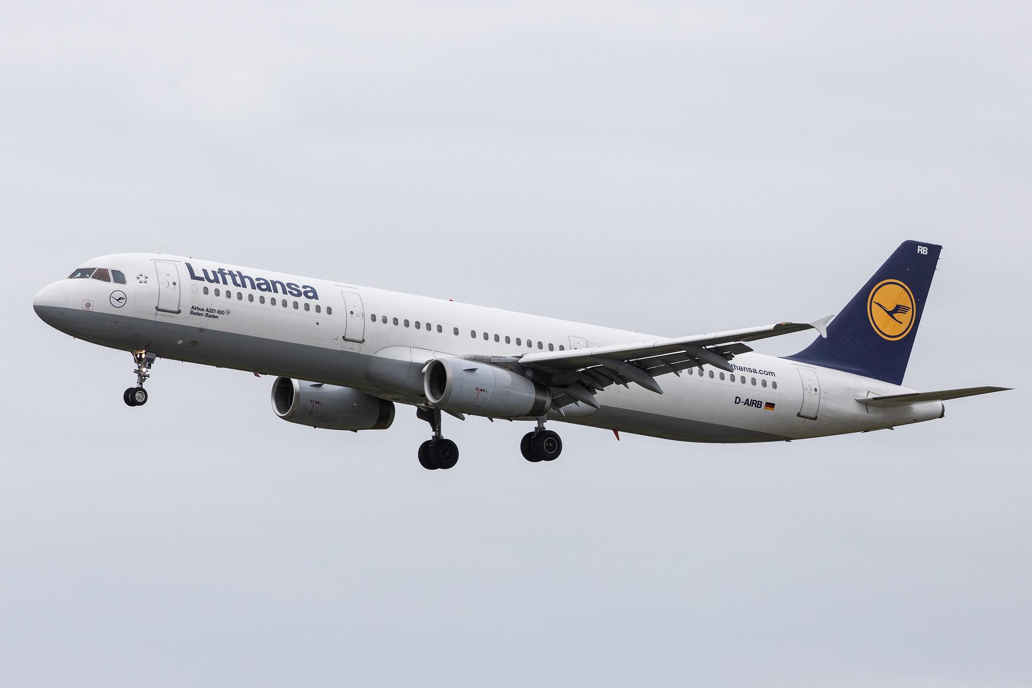 Hamburg Airport: Lufthansa (LH / DLH) |  Airbus A321-131 A321 | D-AIRB | MSN 0468