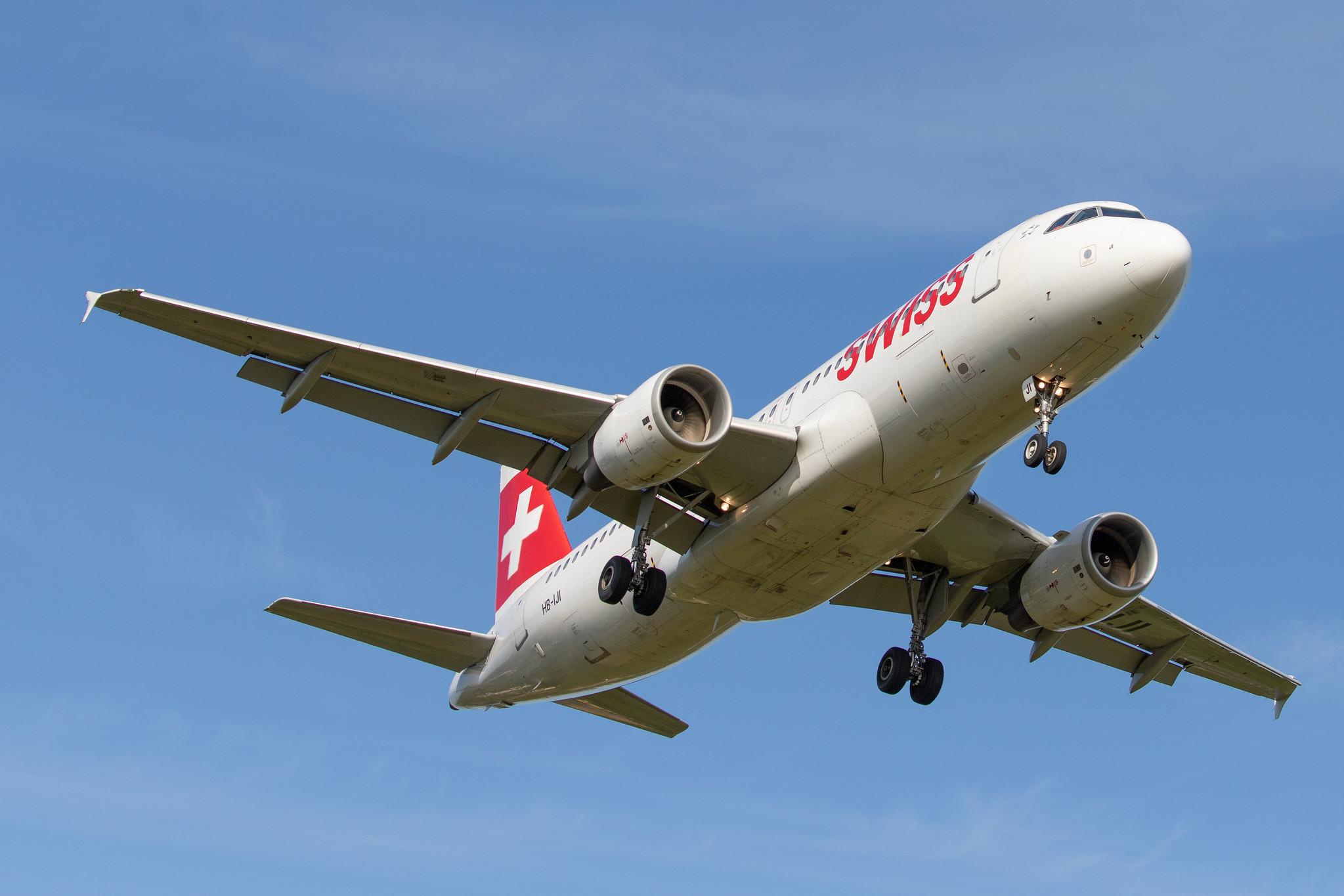 Hamburg Airport: Swiss (LX / SWR) |  Airbus A320-214 A320 | HB-IJI | MSN 0577