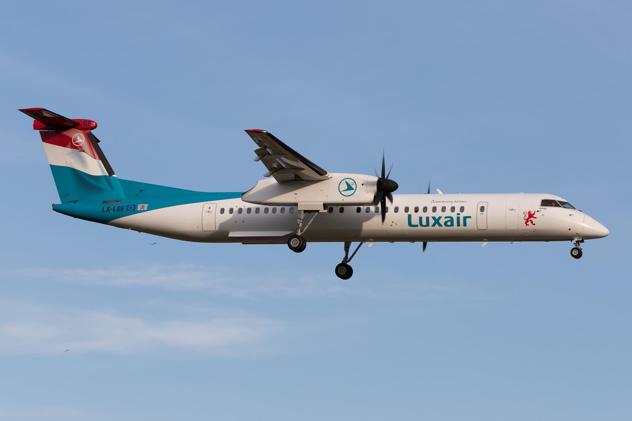 Hamburg Airport: Luxair (LG / LGL) | De Havilland Canada Dash 8-400 DH8D | LX-LGE | MSN 4284