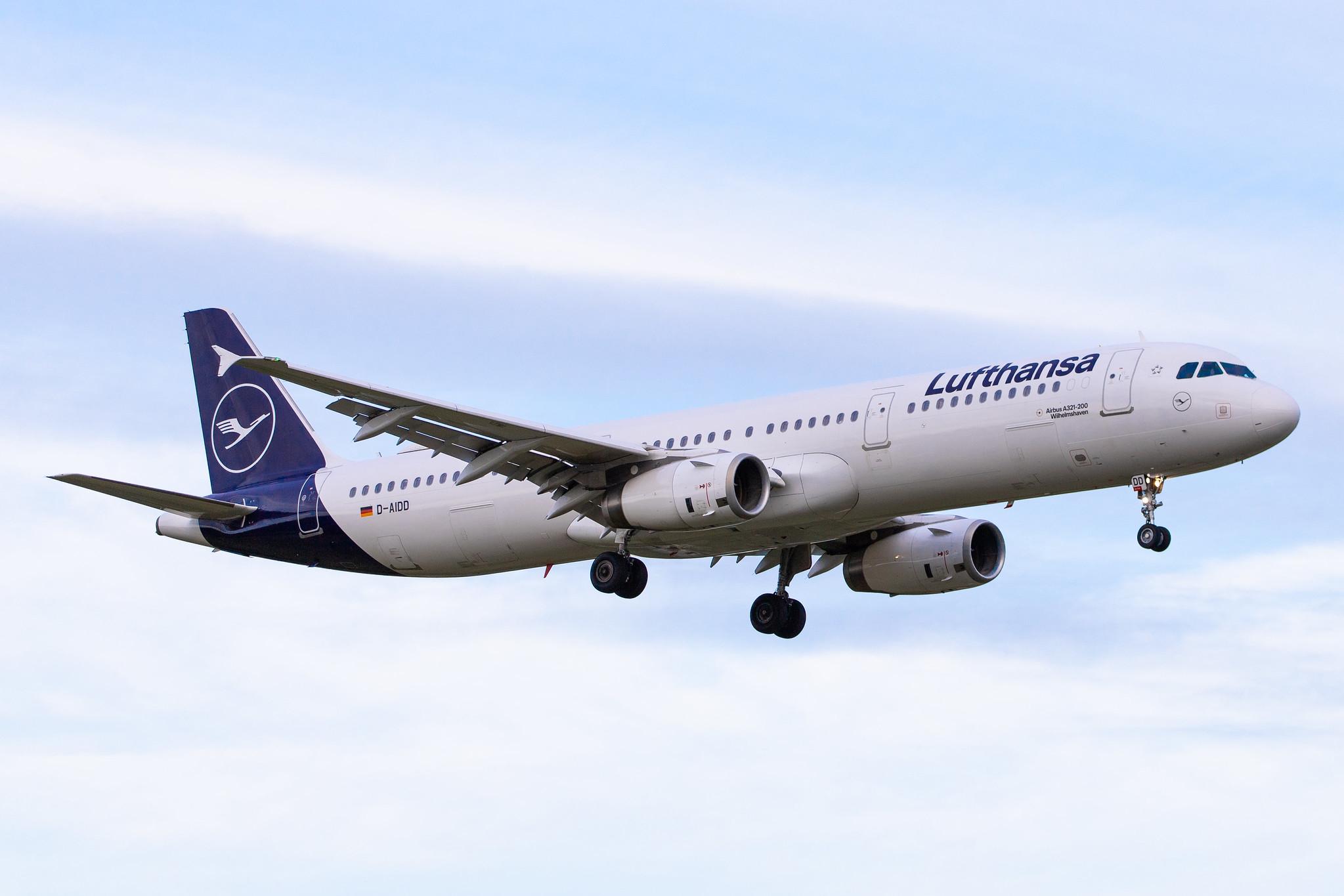 Hamburg Airport: Lufthansa (LH / DLH) |  Airbus A321-231 A321 | D-AIDD | MSN 4585
