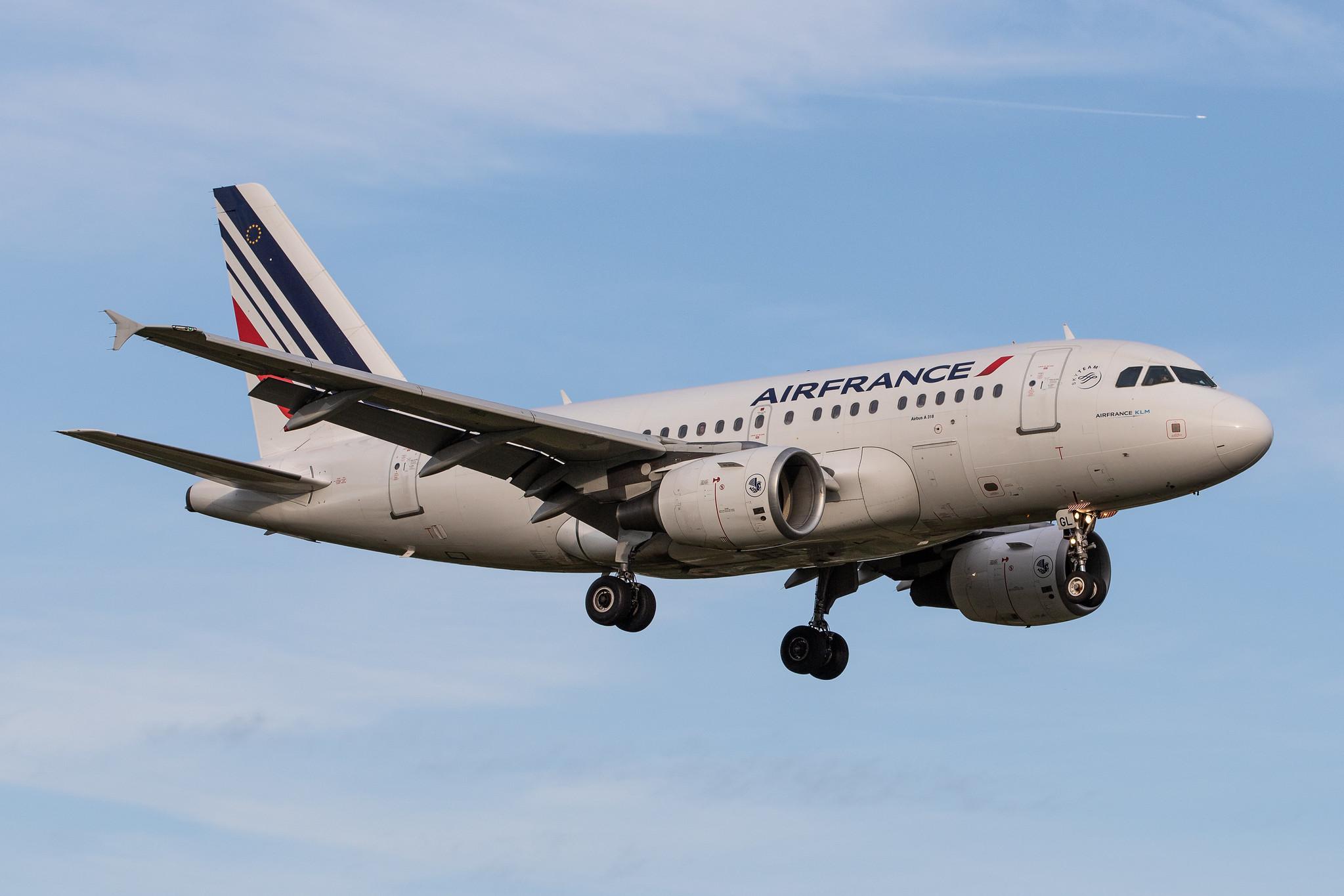 Hamburg Airport: Air France (AF / AFR) |  Airbus A318-111 A318 | F-GUGL | MSN 2686
