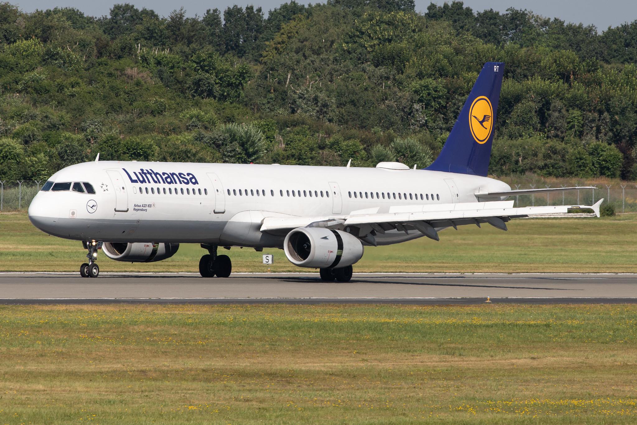 Hamburg Airport: Lufthansa (LH / DLH) |  Airbus A321-131 A321 | D-AIRT | MSN 0652
