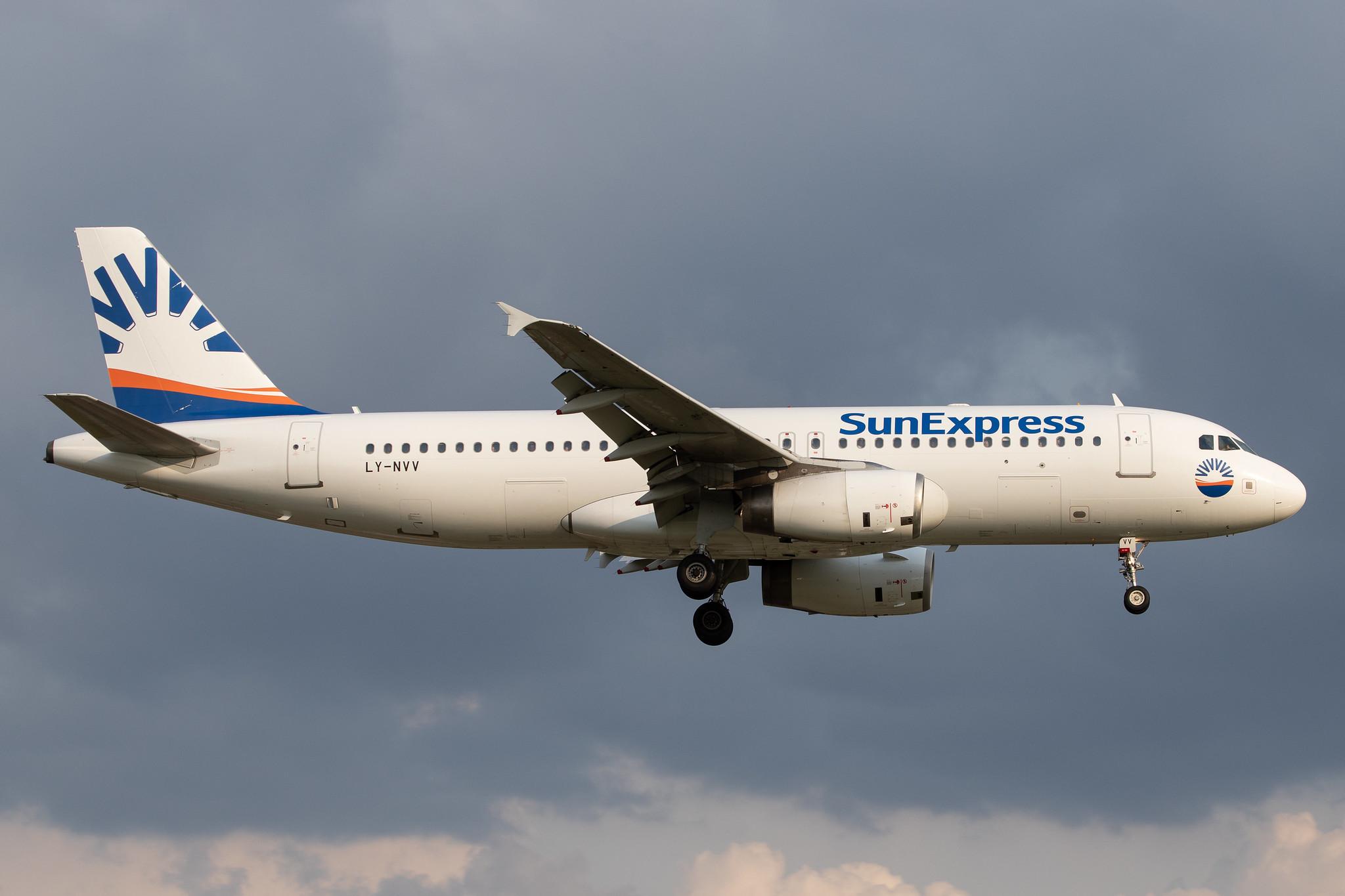 Hamburg Airport: SunExpress (XQ / SXS) | Operator: Avion Express | Airbus A320-232 A320 | LY-NVV | MSN 2082