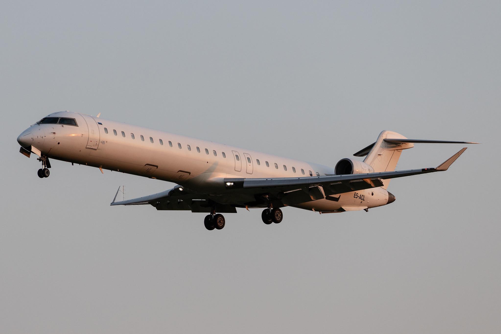 Hamburg Airport: Nordica (EE / EST) | Operator: LOT |  Bombardier CRJ-900LR CRJ9 | ES-ACL | MSN 15065