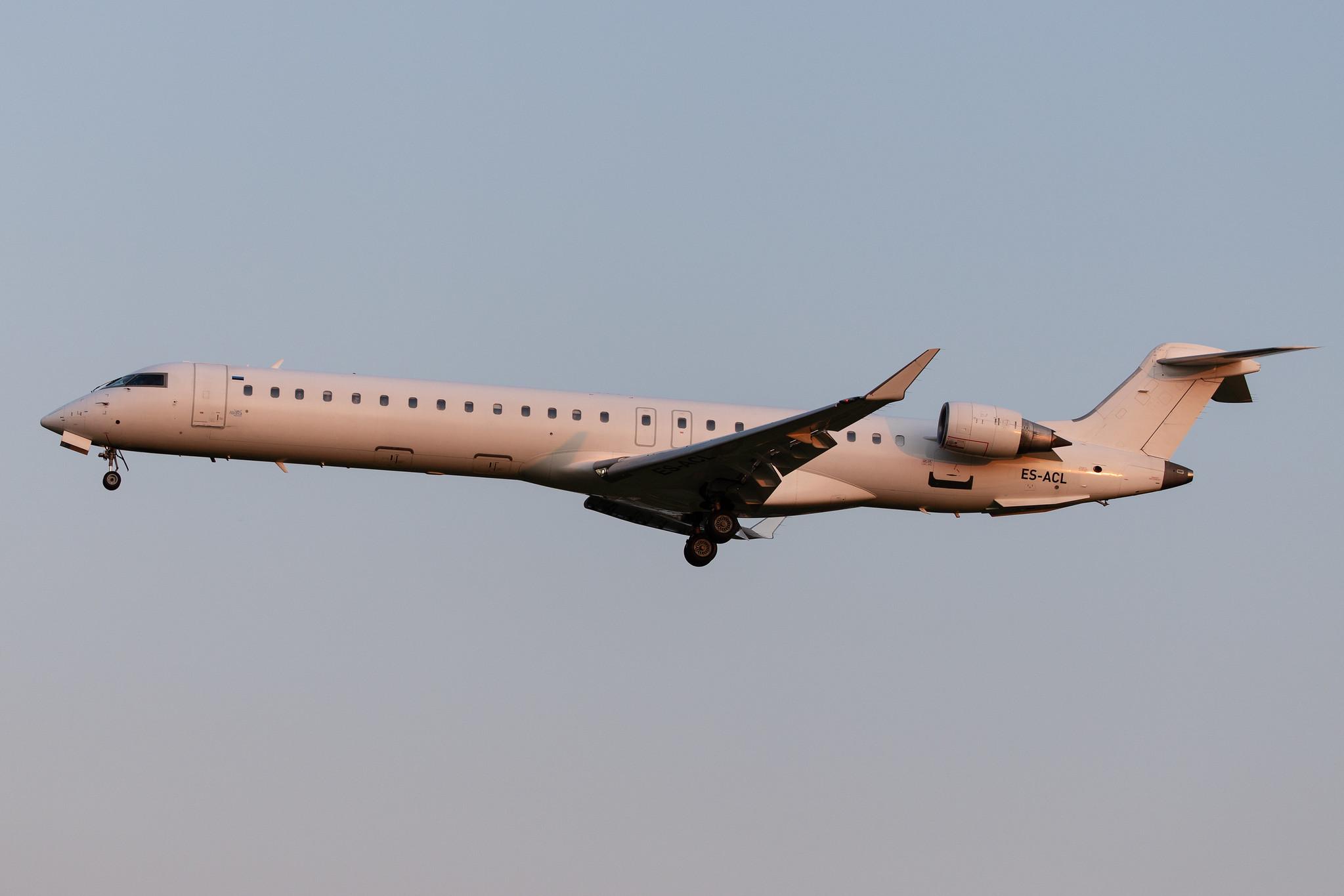 Hamburg Airport: Nordica (EE / EST) | Operator: LOT |  Bombardier CRJ-900LR CRJ9 | ES-ACL | MSN 15065