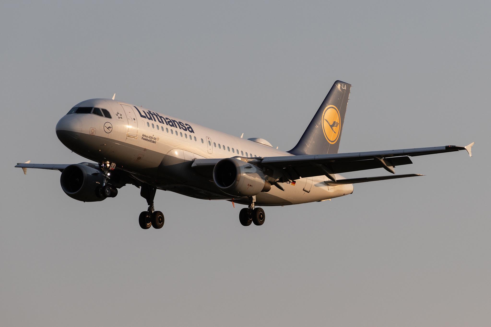 Hamburg Airport: Lufthansa (LH / DLH) |  Airbus A319-114 A319 | D-AILA | MSN 0609