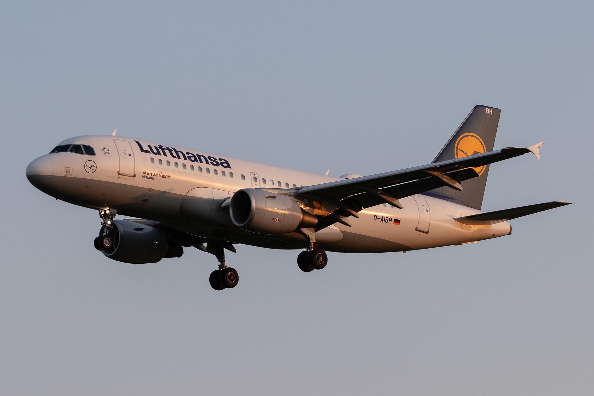 Hamburg Airport: Lufthansa (LH / DLH) |  Airbus A319-112 A319 | D-AIBH | MSN 5239