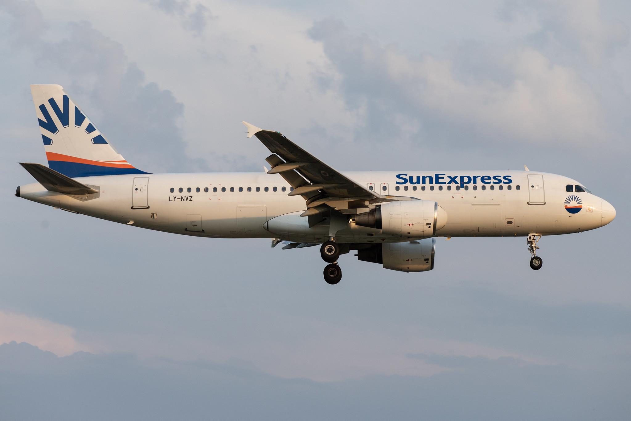 Hamburg Airport: SunExpress (XQ / SXS) | Operator: Avion Express |  Airbus A320-232 A320 | LY-NVZ | MSN 0921
