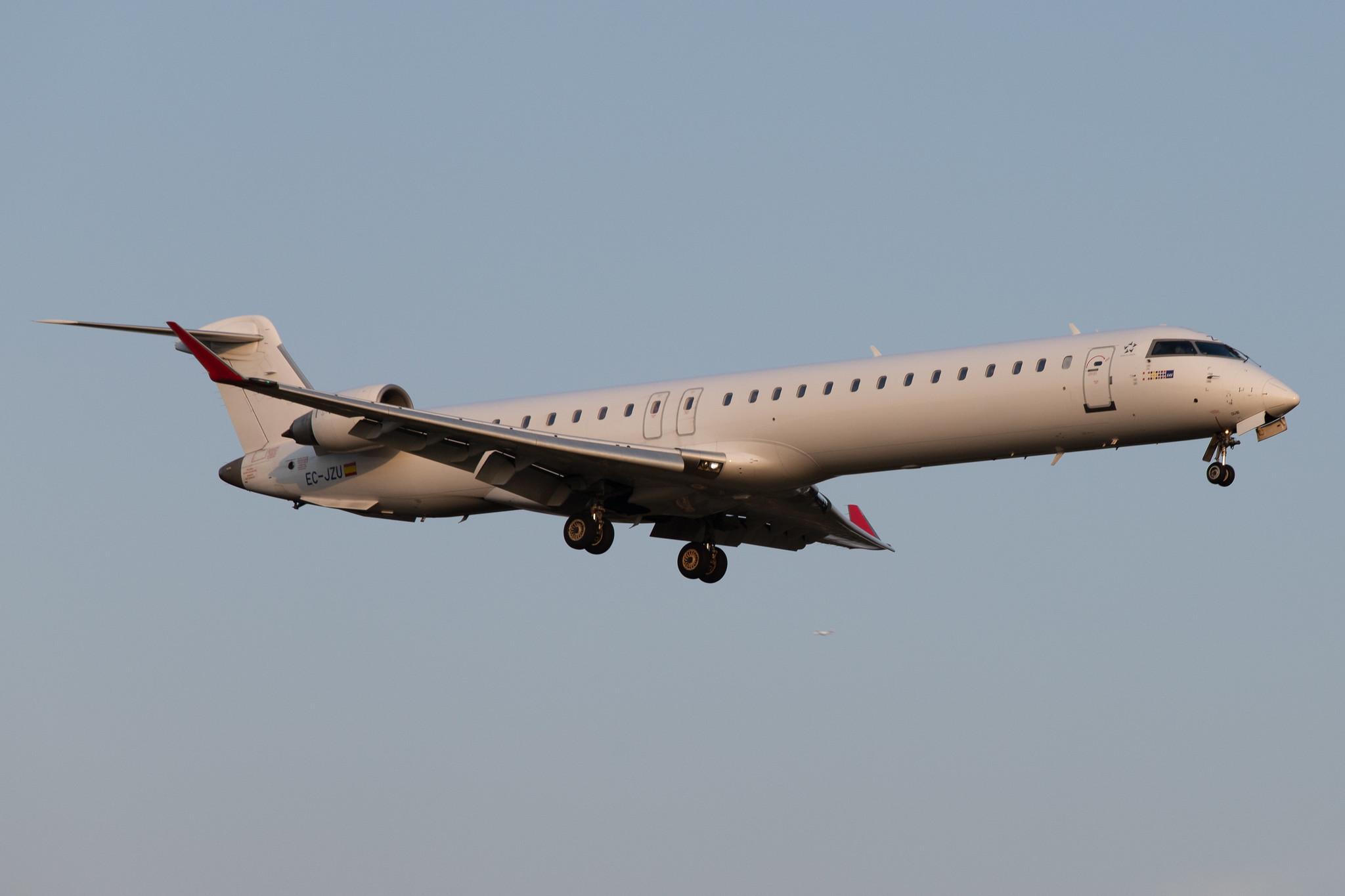 Hamburg Airport: Iberia Regional (IB / IBE) | Operator: Air Nostrum |  Bombardier CRJ-900ER CRJ9 | EC-JZU | MSN 15115