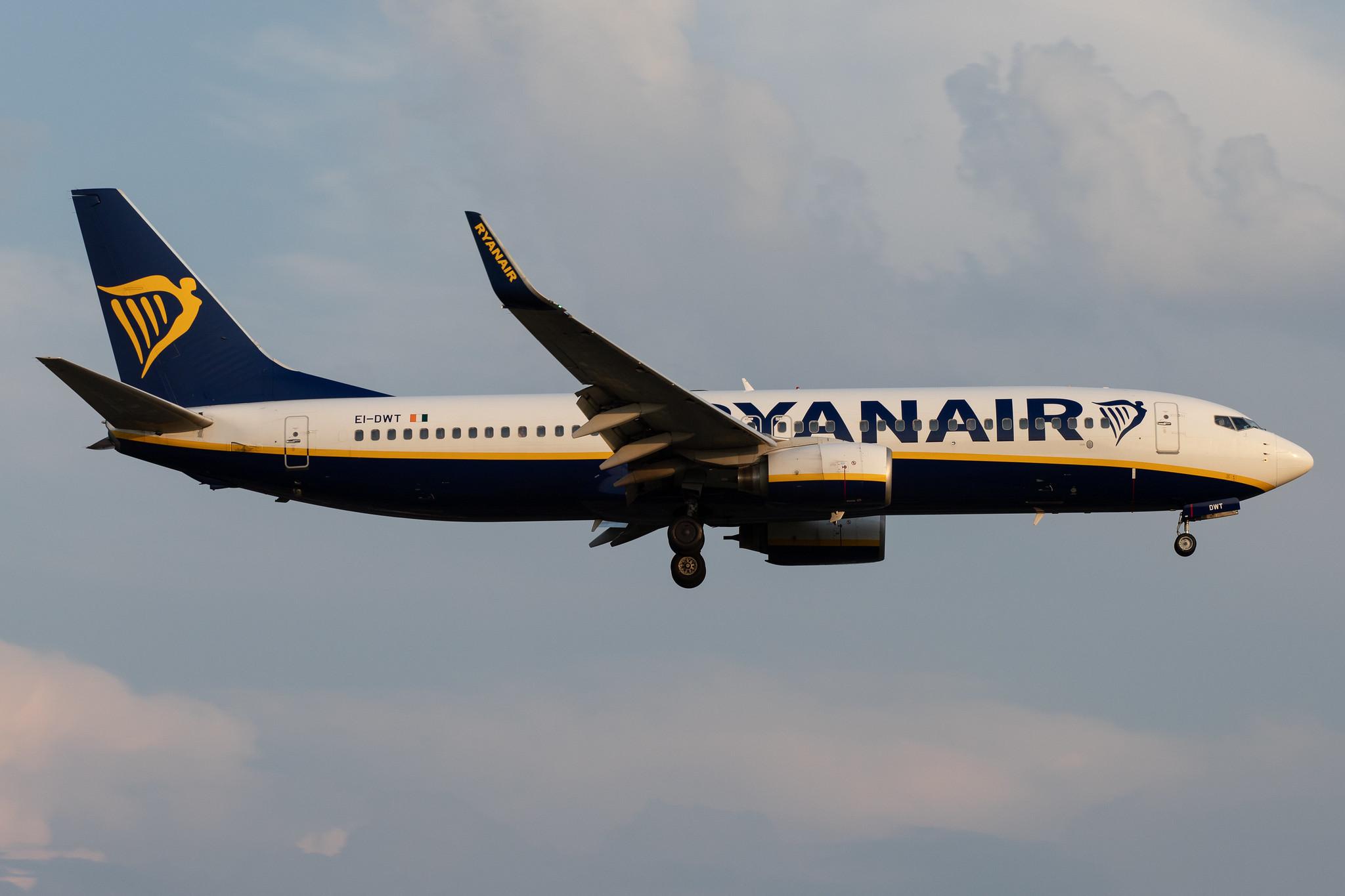 Hamburg Airport: Ryanair (FR / RYR) |  Boeing 737-8AS B738 | EI-DWT | MSN 33626