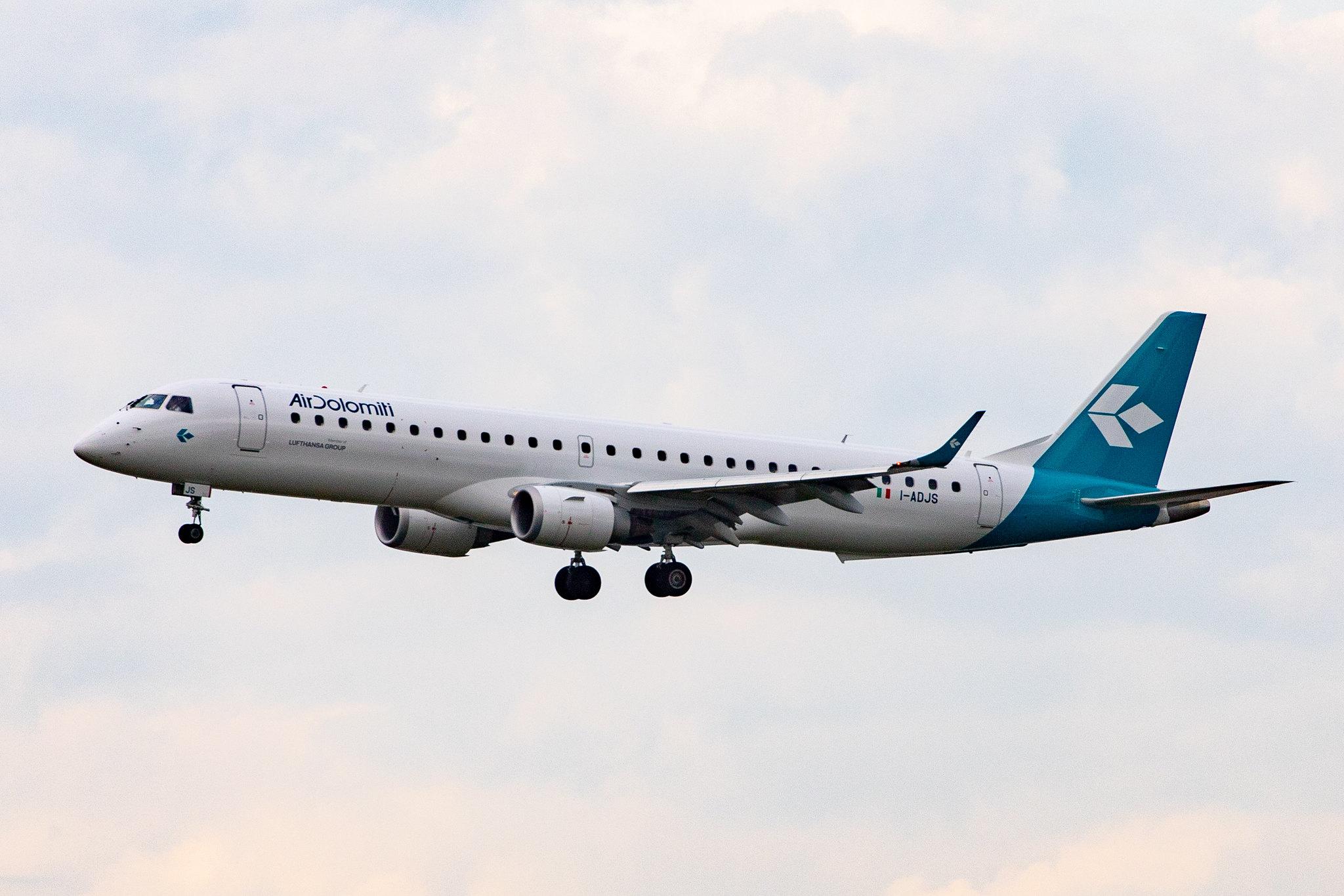 Frankfurt Airport: Air Dolomiti (EN / DLA) |  Embraer ERJ-195LR E195 | I-ADJS | MSN 19000597