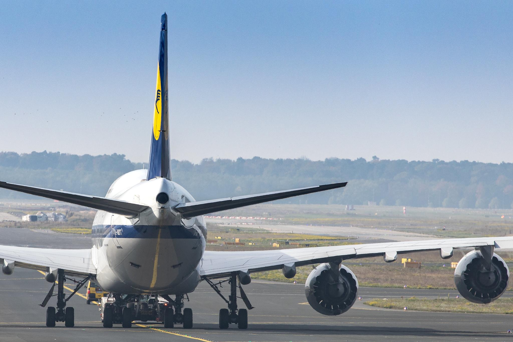 Frankfurt Airport: Lufthansa (LH / DLH) |  Livery: Retro Livery |  Boeing 747-830 B748 | D-ABYT | MSN 37844