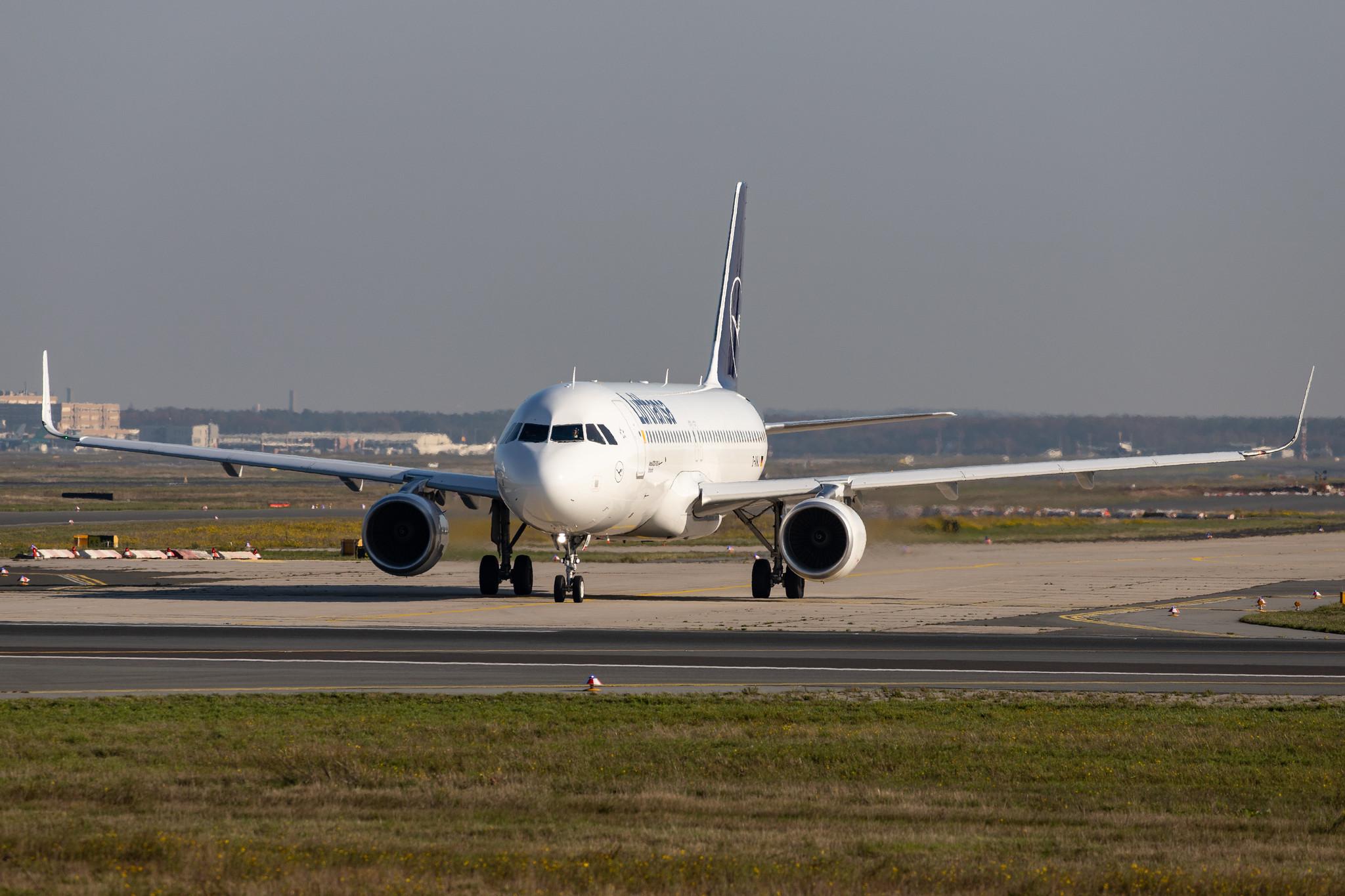Frankfurt Airport: Lufthansa (LH / DLH) |  Airbus A320-214 A320 | D-AIWJ | MSN 9052