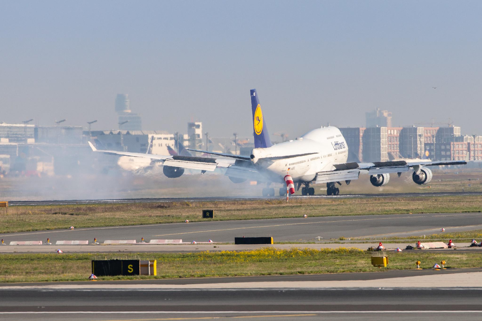 Frankfurt Airport: Lufthansa (LH / DLH) |  Boeing 747-430 B744 | D-ABVS | MSN 28286