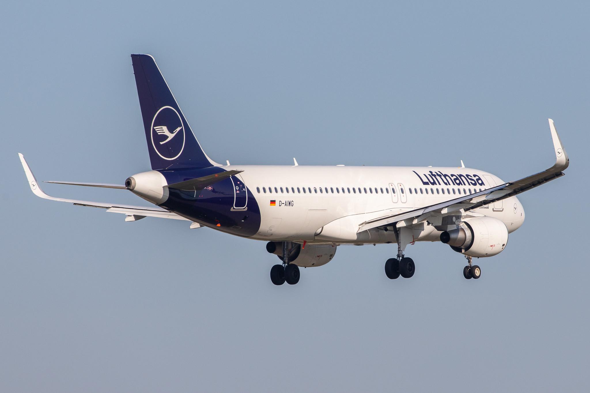 Frankfurt Airport: Lufthansa (LH / DLH) |  Airbus A320-214 A320 | D-AIWG | MSN 8902