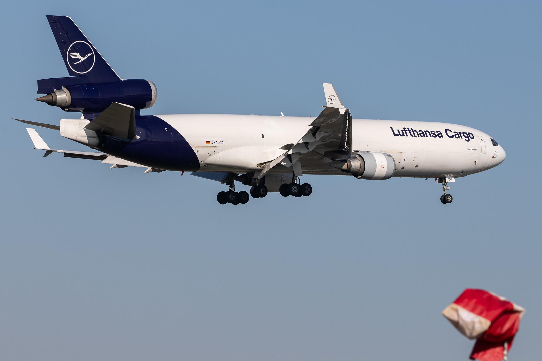 Frankfurt Airport: Lufthansa Cargo (/ GEC) |  McDonnell Douglas MD-11F MD11 | D-ALCD | MSN 48784