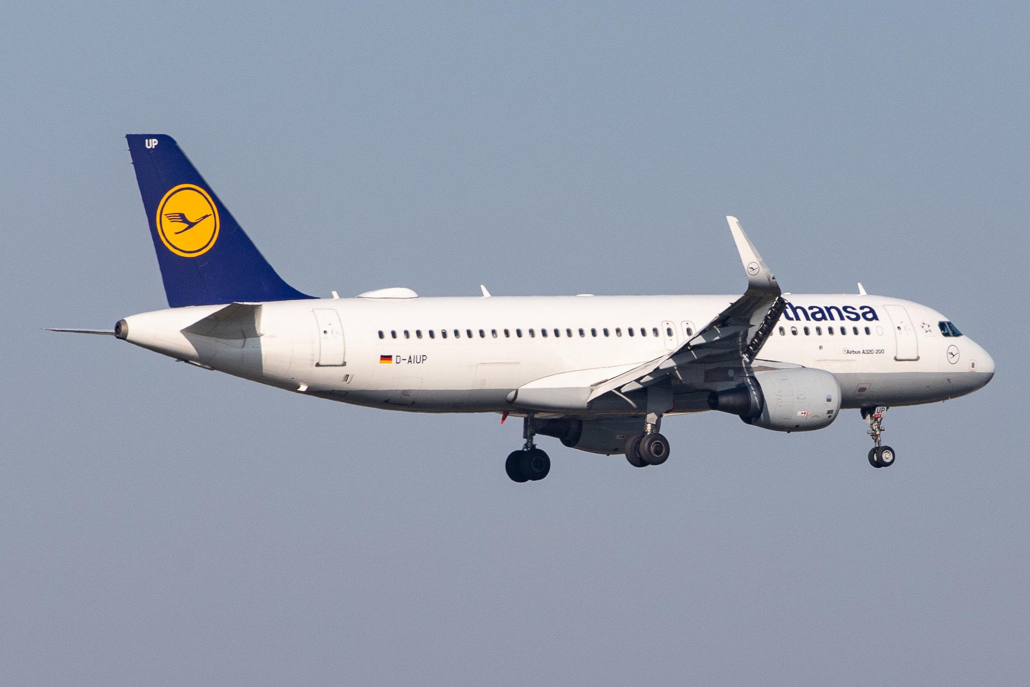 Frankfurt Airport: Lufthansa (LH / DLH) |  Airbus A320-214 A320 | D-AIUP | MSN 6807