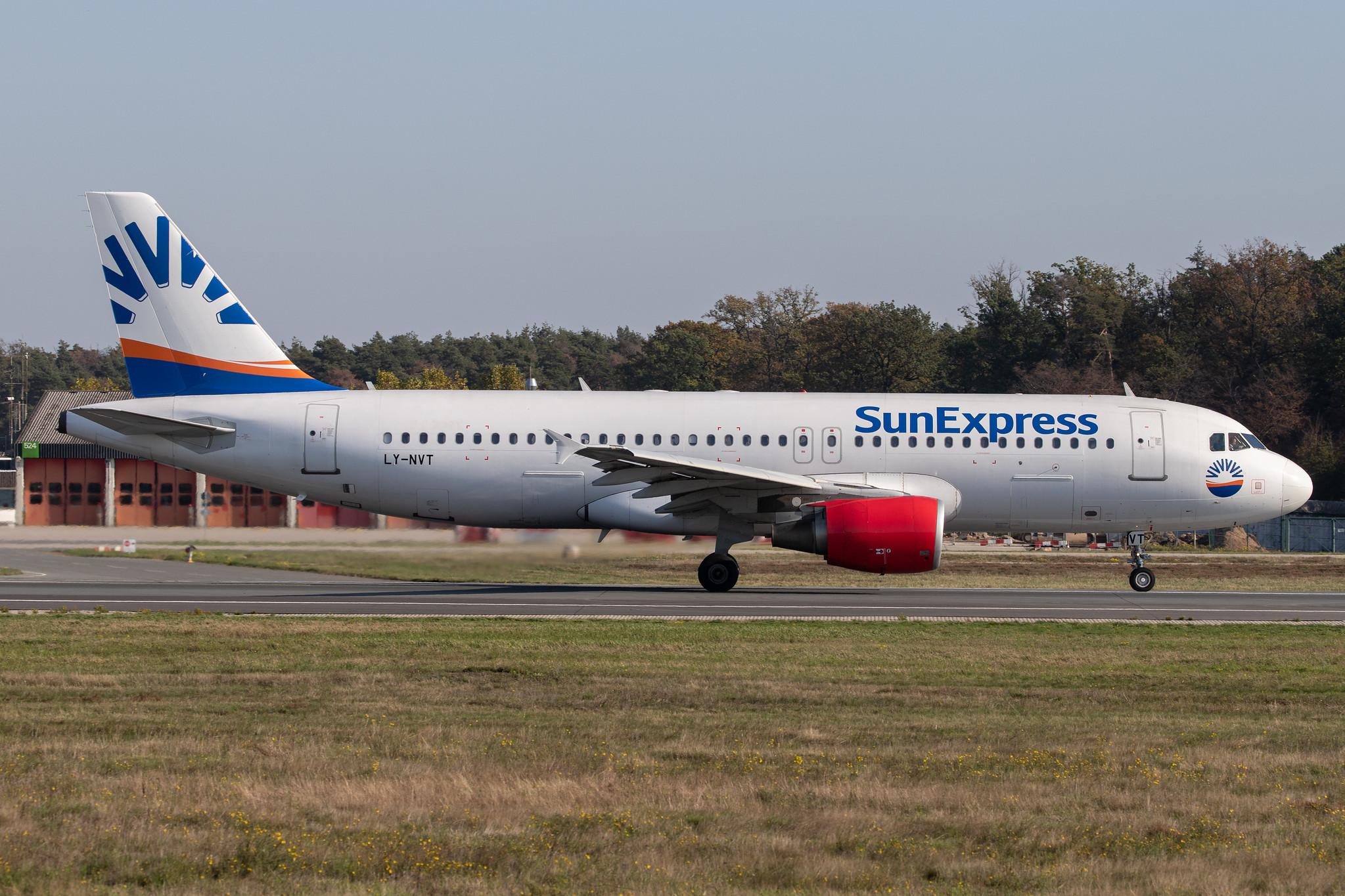 Frankfurt Airport: SunExpress (XQ / SXS) | Operator: Avion Express |  Airbus A320-214 A320 | LY-NVT | MSN 3949
