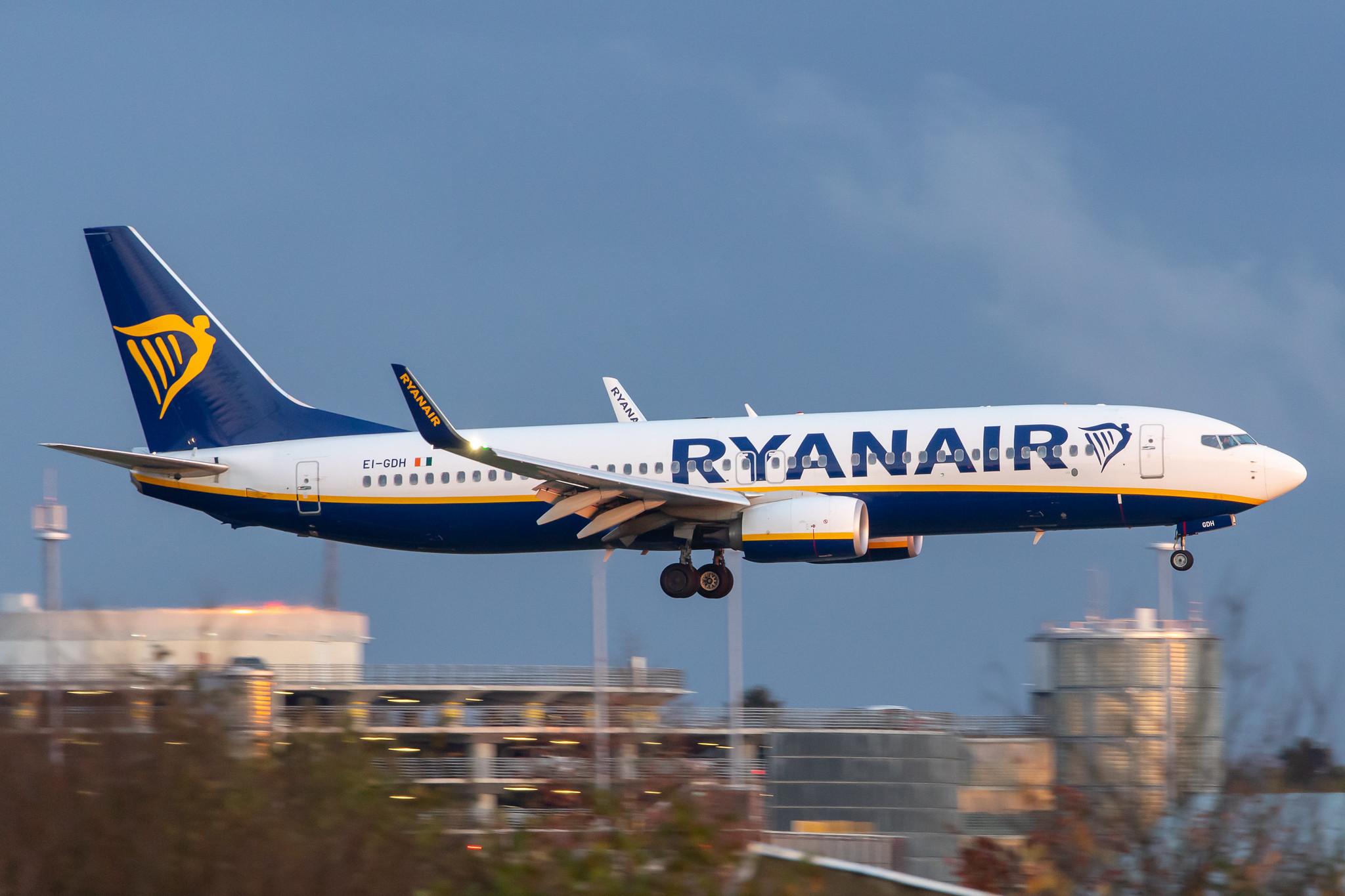 Hamburg Airport: Ryanair (FR / RYR) |  Boeing 737-8AS B738 | EI-GDH | MSN 44805