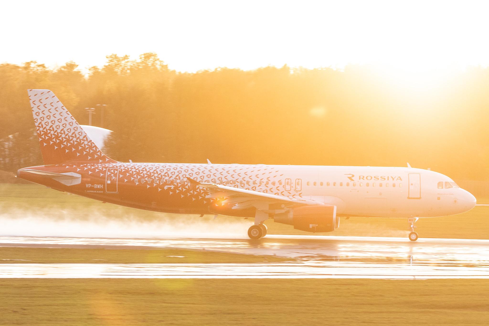 Hamburg Airport: Rossiya (FV / SDM) |  Airbus A320-214 A320 | VP-BWH | MSN 2151