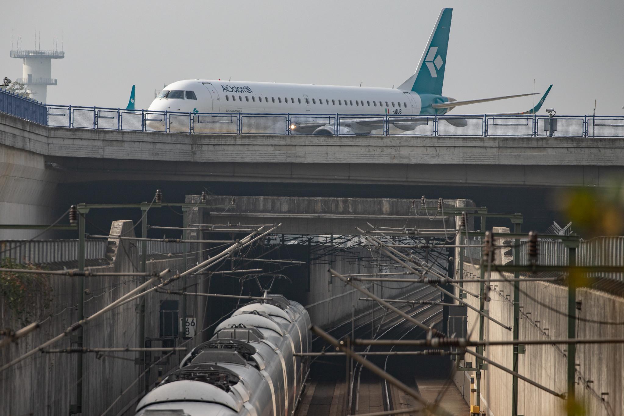 Frankfurt Airport: Air Dolomiti (EN / DLA) |  Embraer ERJ-195LR E195 | I-ADJS | MSN 19000597