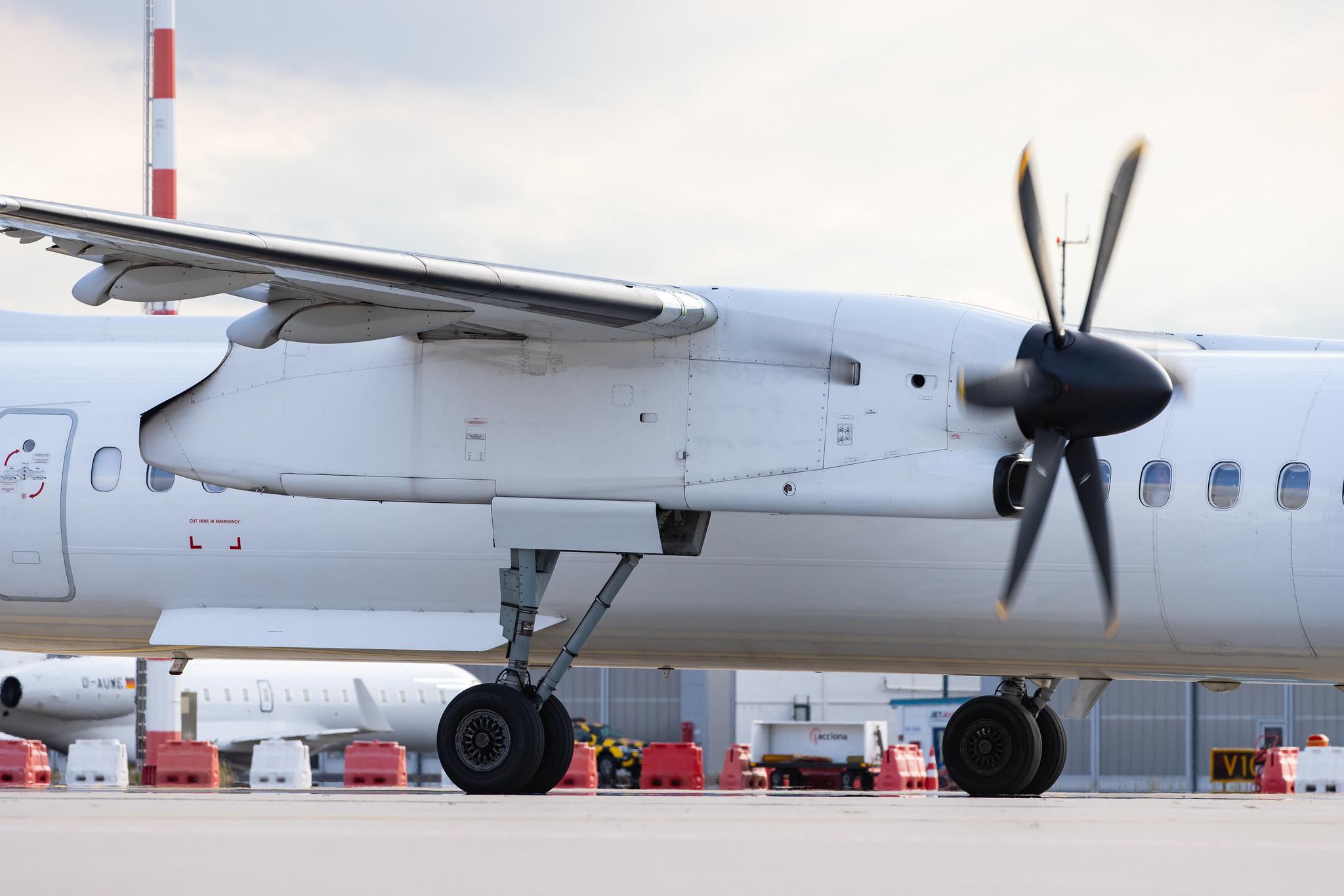 Düsseldorf Airport: Eurowings (EW / EWG) | Operator: Luftfahrtgesellschaft Walter |  De Havilland Canada Dash 8-400 DH8D | D-ABQC | MSN 4231