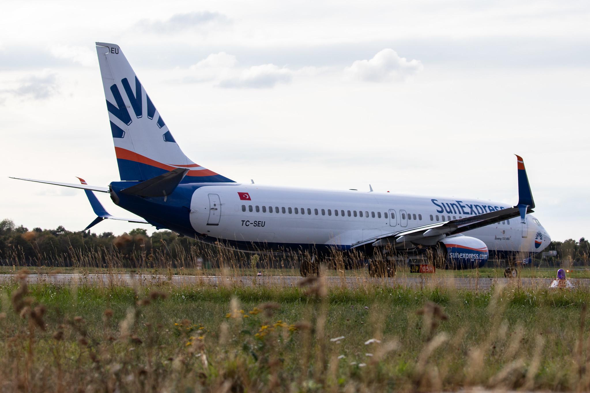 Düsseldorf Airport: SunExpress (XQ / SXS) |  Boeing 737-8HC B738 | TC-SEU | MSN 61181