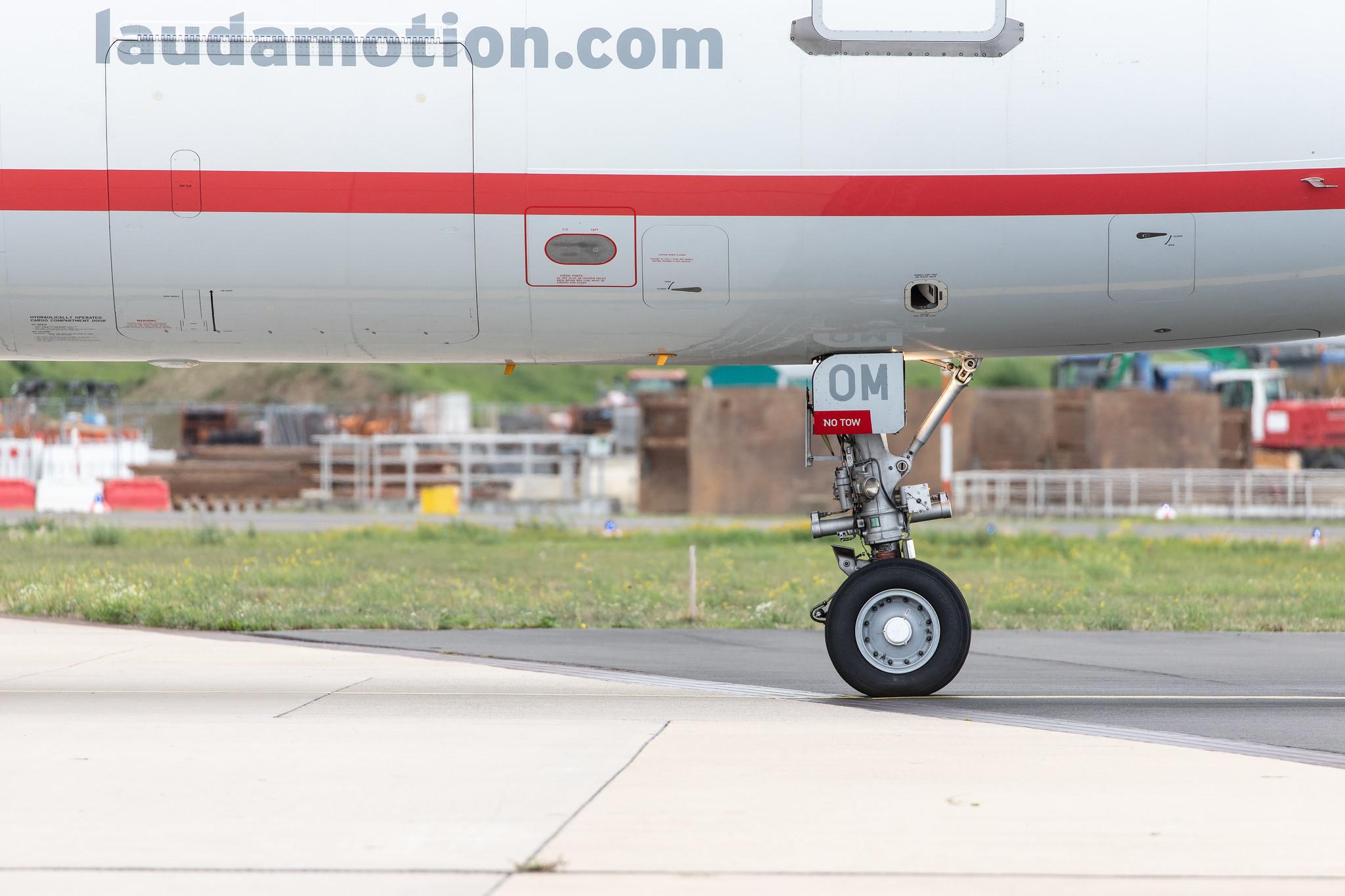 Düsseldorf Airport: Laudamotion (OE / LDM) |  Airbus A320-232 A320 | OE-LOM | MSN 2984