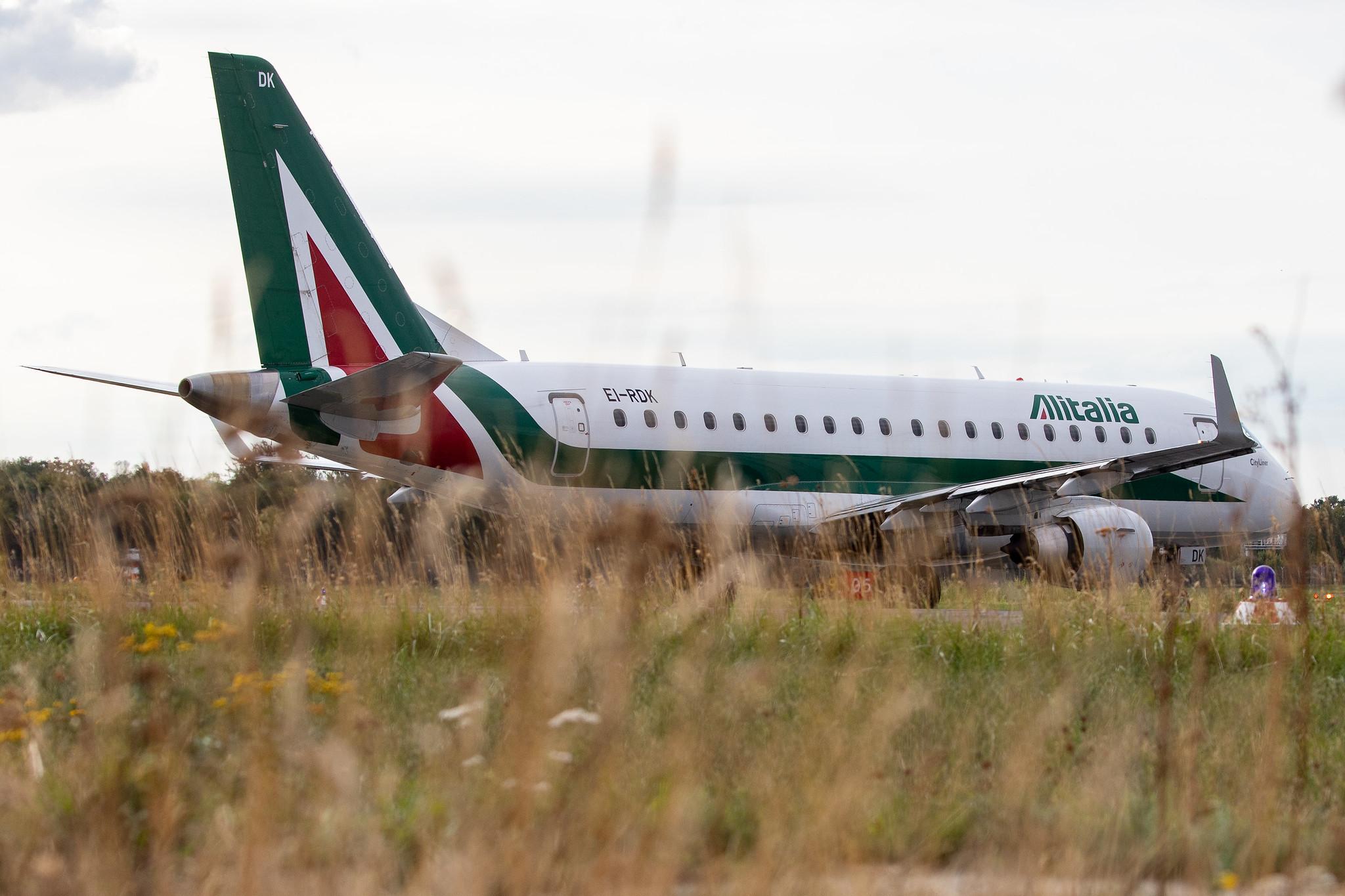 Düsseldorf Airport: Alitalia (AZ / AZA) | Operator: Alitalia CityLiner |  Embraer ERJ-175STD E75S | EI-RDK | MSN 17000343