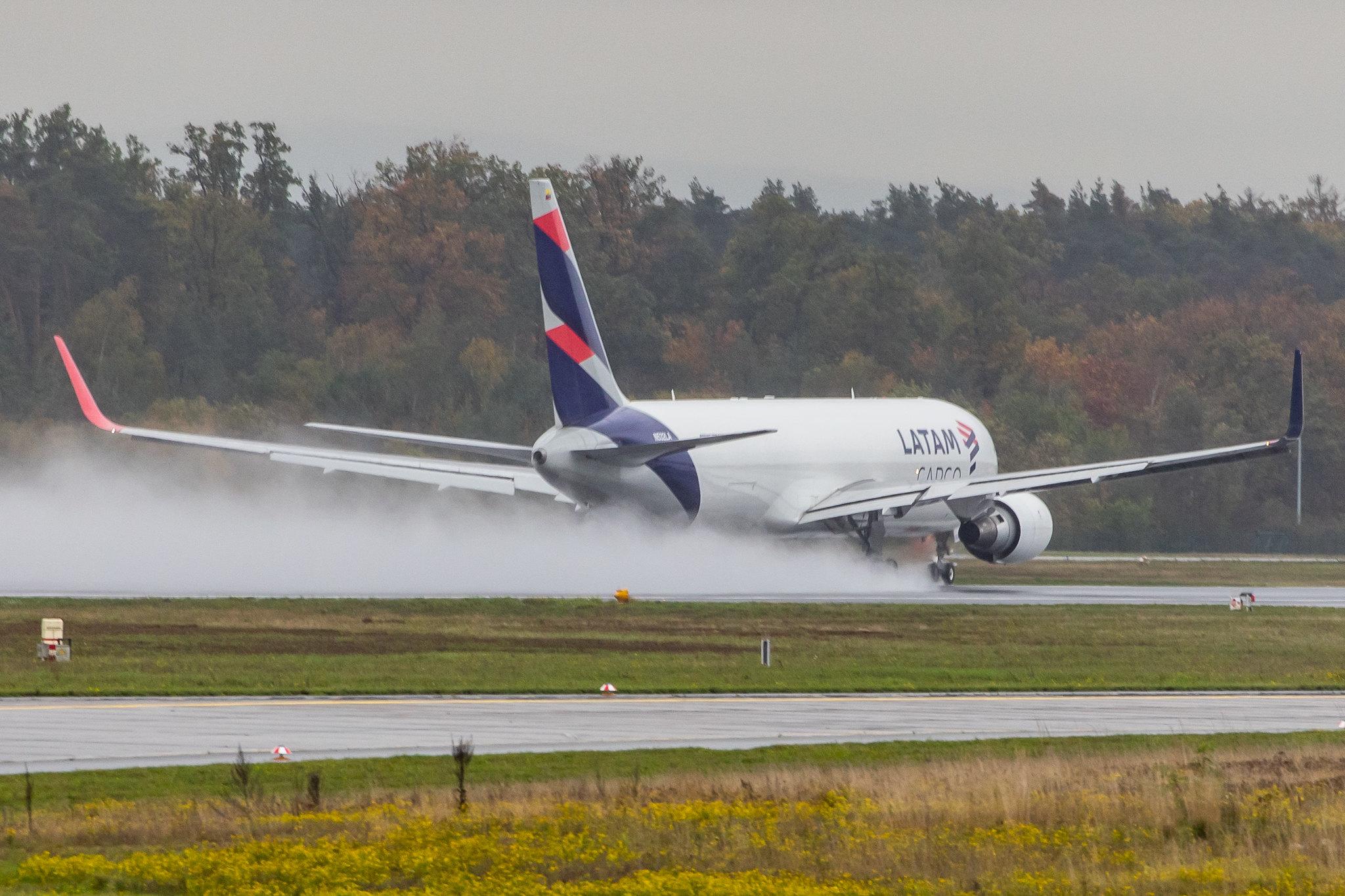 Frankfurt Airport: LATAM Cargo Chile (UC / LCO) |  Boeing 767-316F(ER) B763 | N532LA | MSN 30780