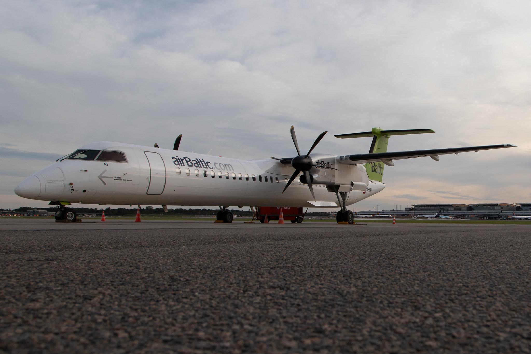 Hamburg Airport: Air Baltic (BT / BTI) |  De Havilland Canada Dash 8-400 DH8D | YL-BAI | MSN 4302
