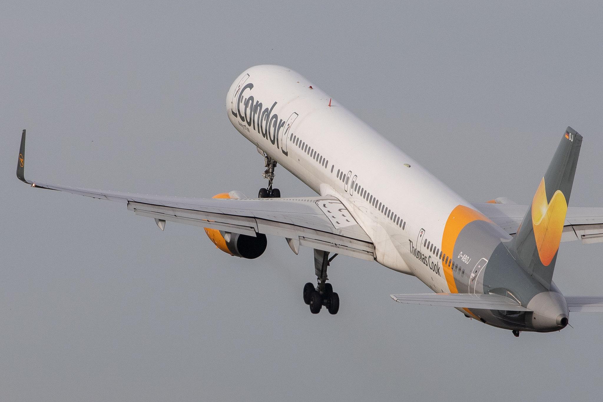Hamburg Airport: Condor (DE / CFG) |  Boeing 757-330 B753 | D-ABOJ | MSN 29019