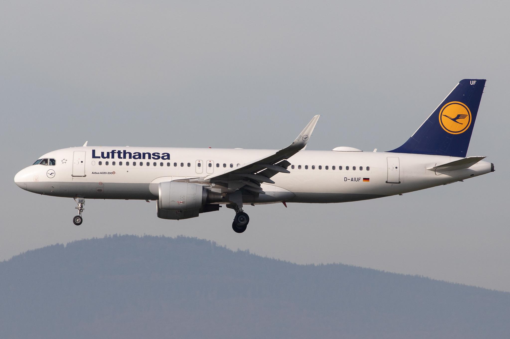 Frankfurt Airport: Lufthansa (LH / DLH) |  Airbus A320-214 A320 | D-AIUF | MSN 6141
