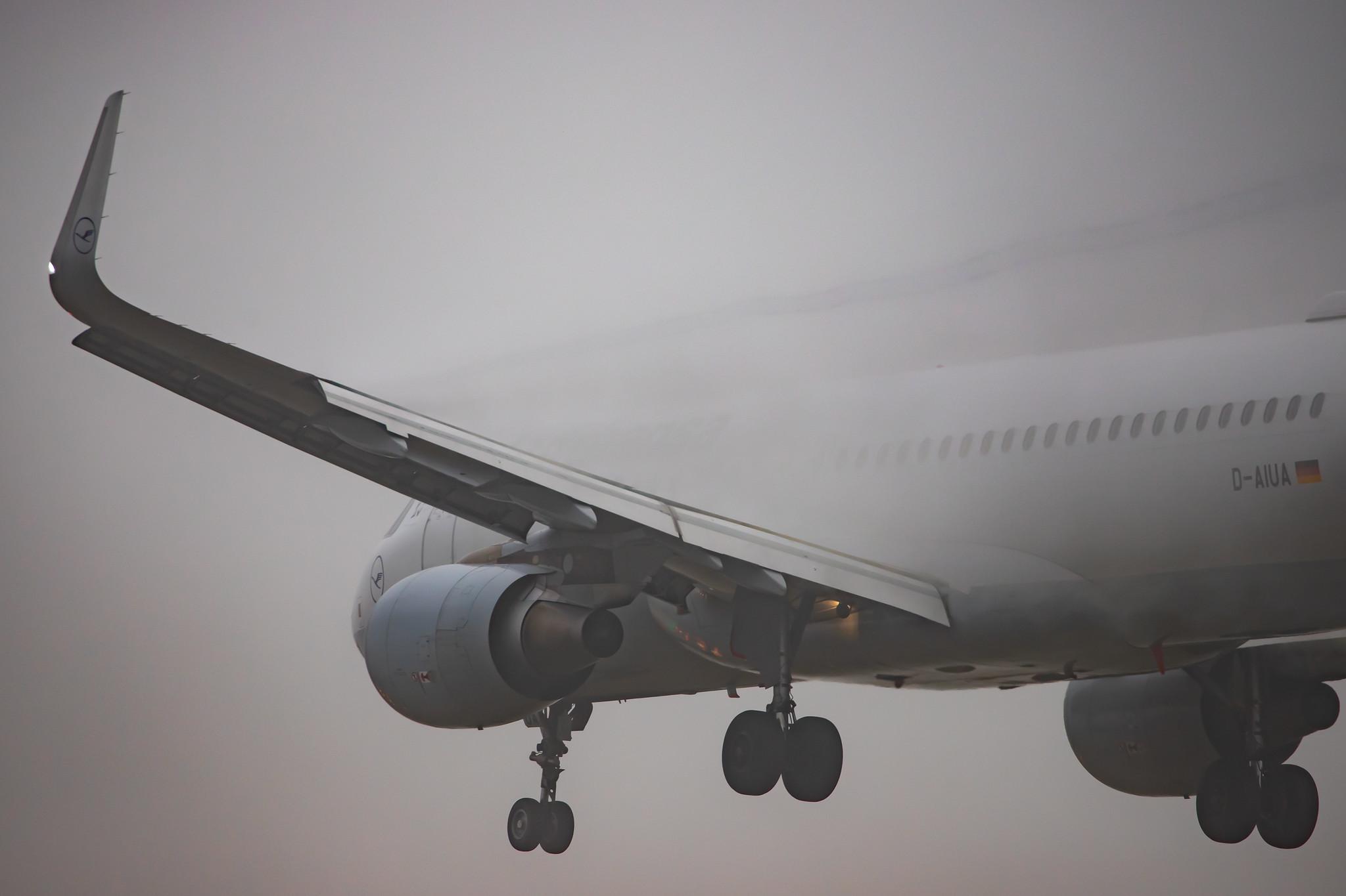Frankfurt Airport: Lufthansa (LH / DLH) |  Airbus A320-214 A320 | D-AIUA | MSN 5935