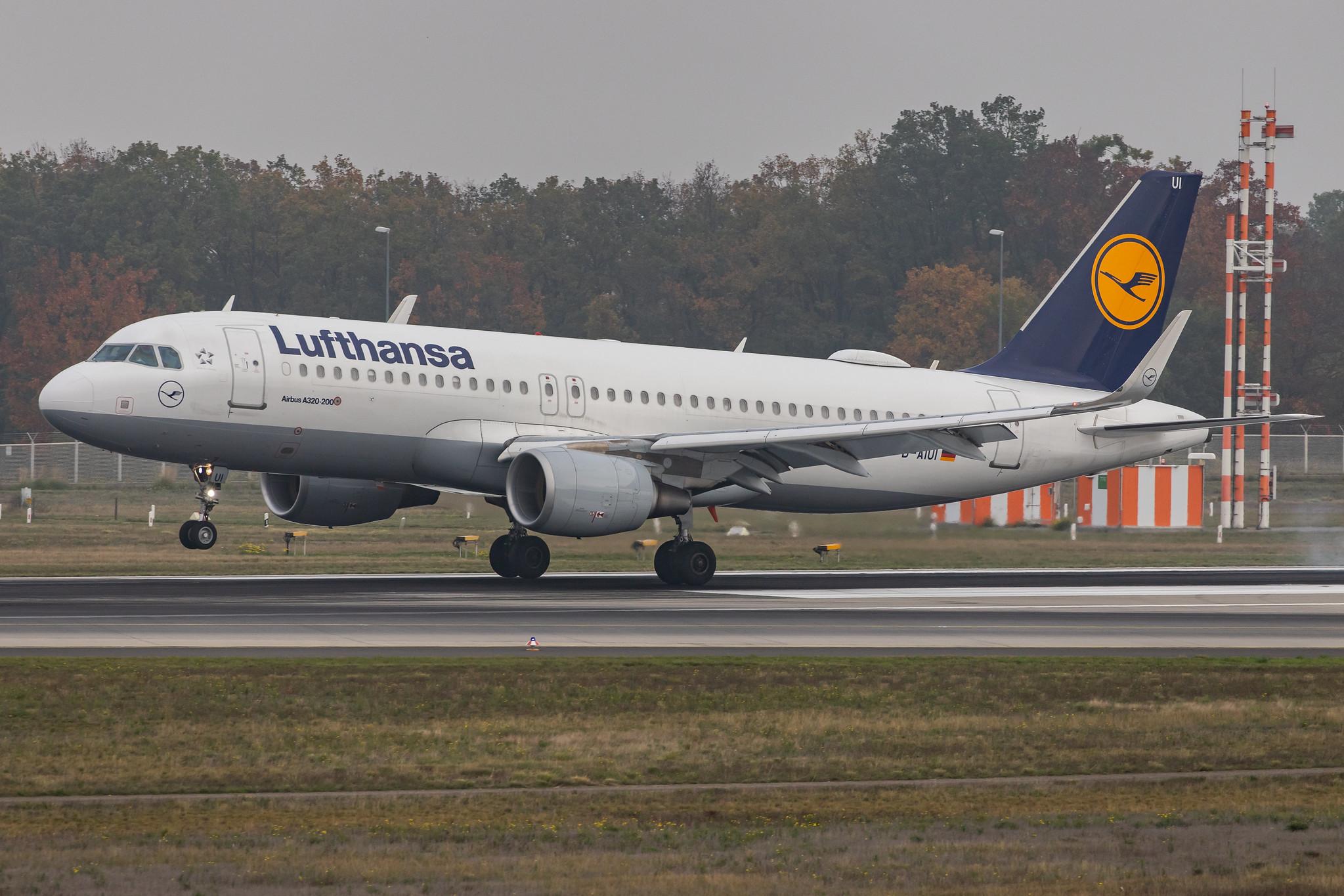 Frankfurt Airport: Lufthansa (LH / DLH) |  Airbus A320-214 A320 | D-AIUI | MSN 6265