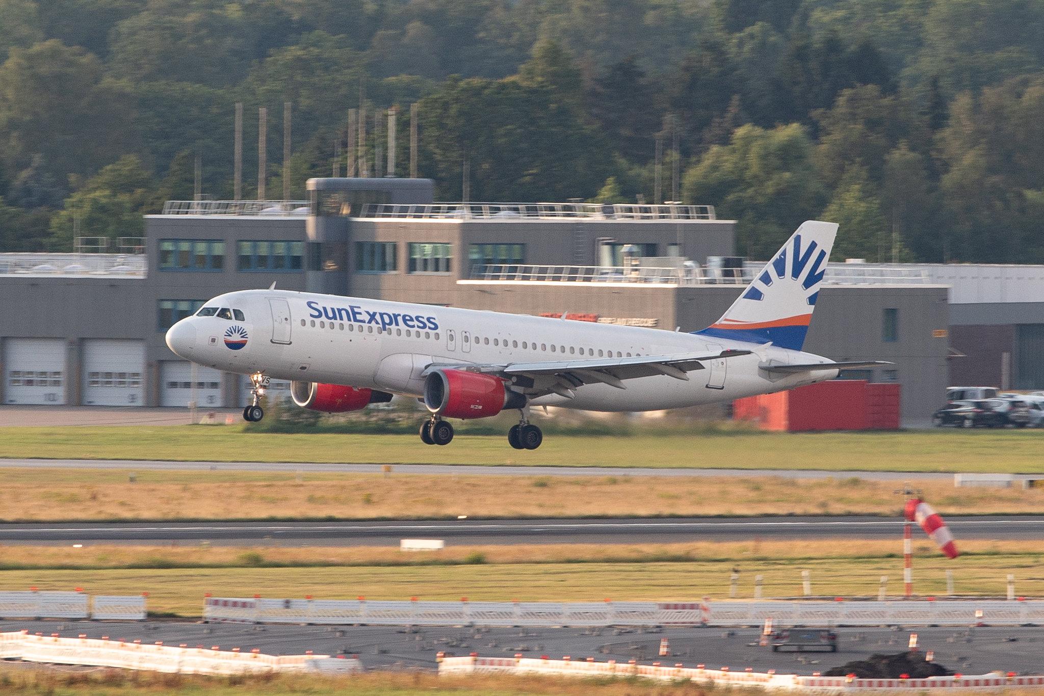 Hamburg Airport: SunExpress (XQ / SXS) | Operator: Avion Express |  Airbus A320-214 A320 | LY-NVS | MSN 1757