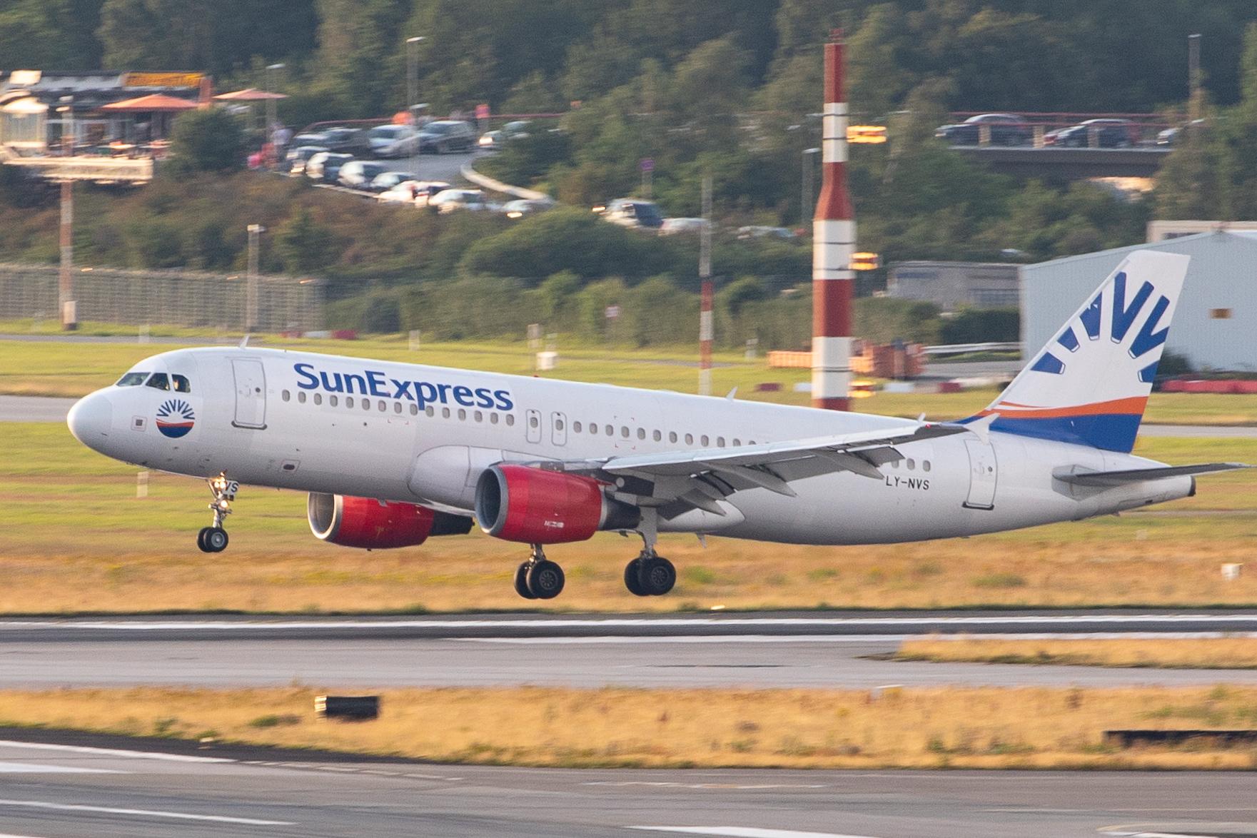 Hamburg Airport: SunExpress (XQ / SXS) | Operator: Avion Express |  Airbus A320-214 A320 | LY-NVS | MSN 1757