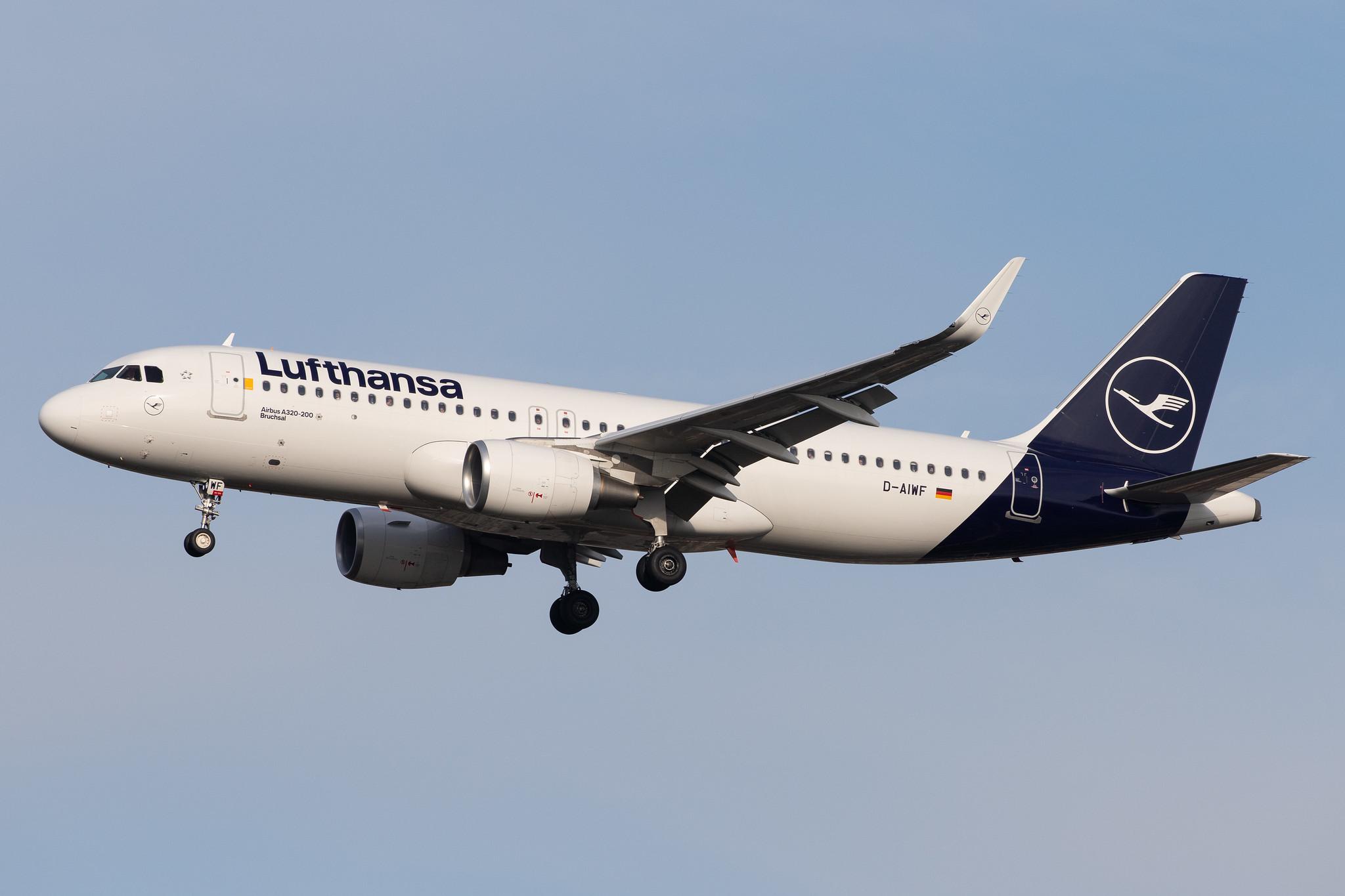 London Heathrow Airport: Lufthansa (LH / DLH) |  Airbus A320-214 A320 | D-AIWF | MSN 8853