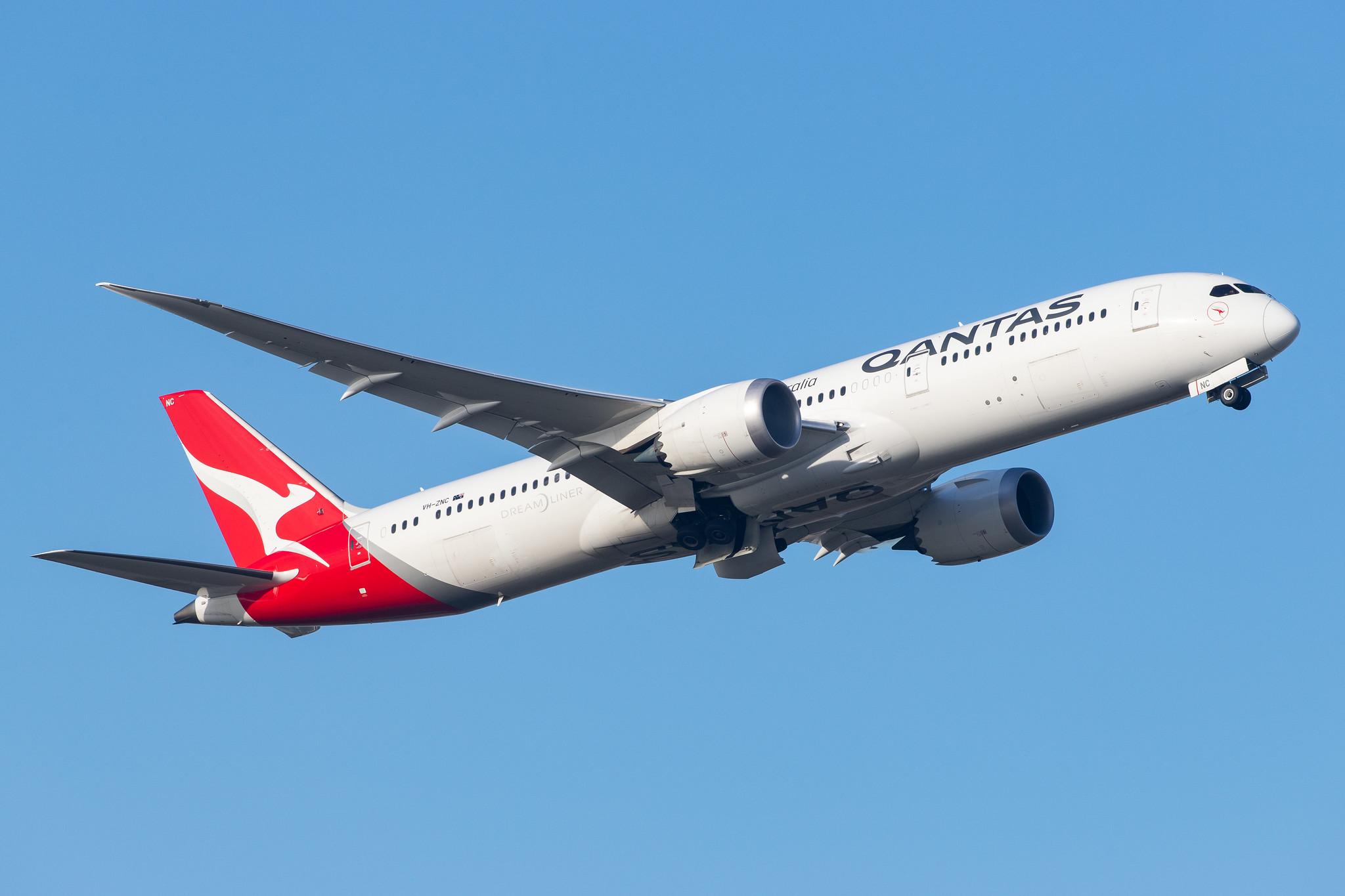 London Heathrow Airport: Qantas (QF / QFA) |  Boeing 787-9 Dreamliner B789 | VH-ZNC | MSN 39040